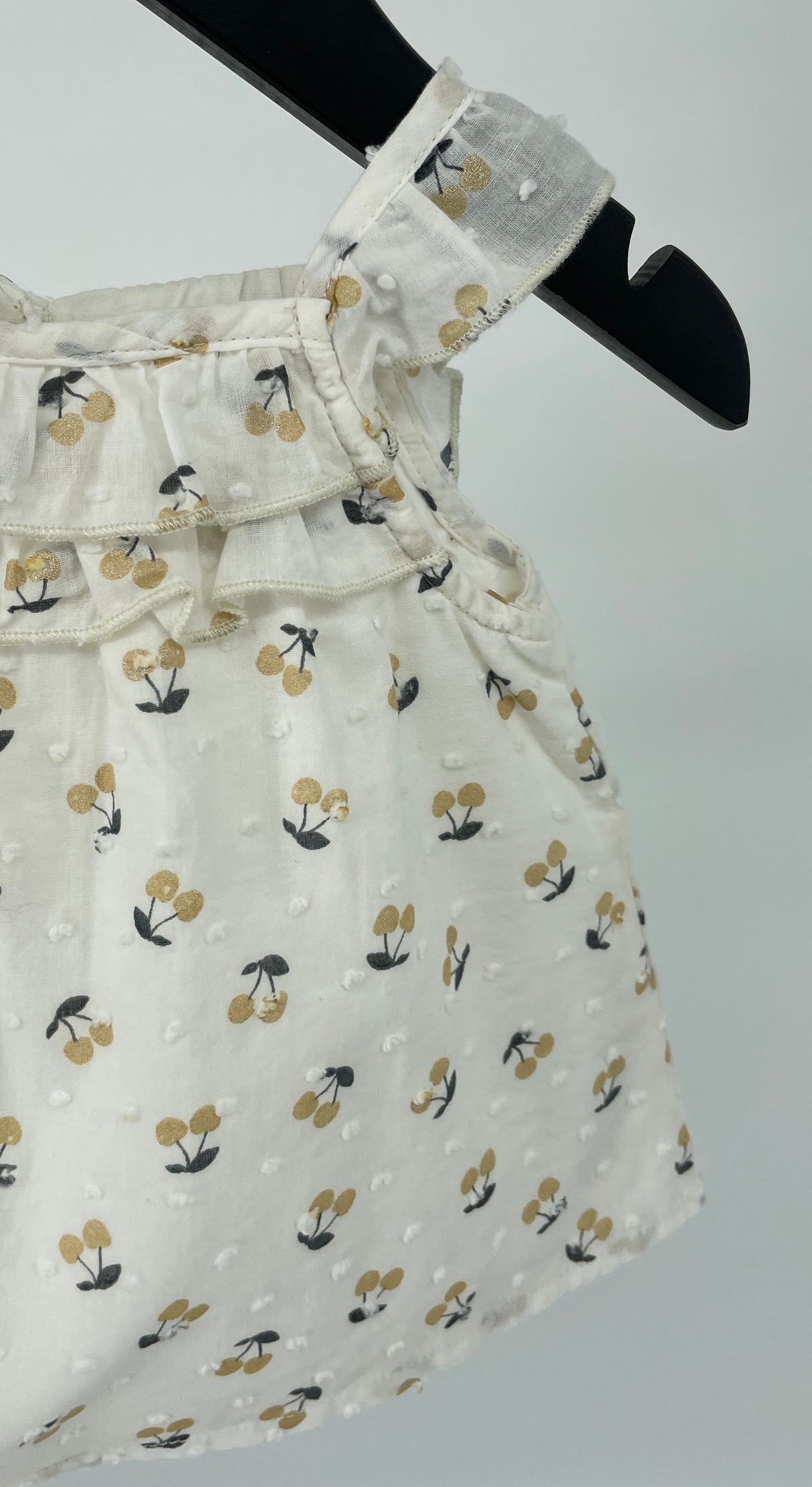 Top Mouwloos Beige Kersen Roesjes Maat 68