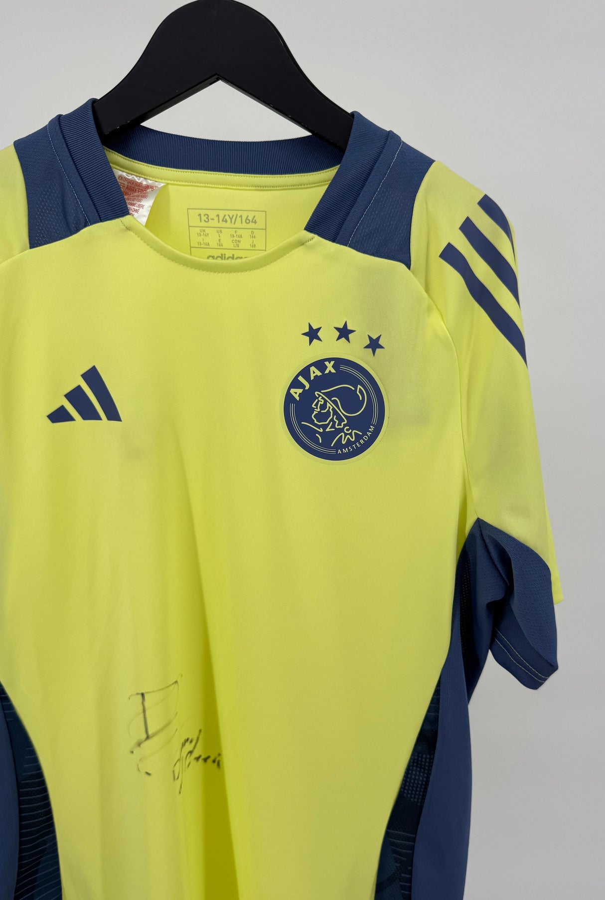 Voetbalshirt Adidas Geel met Handtekening Donny van de Beek Maat 158 / 164