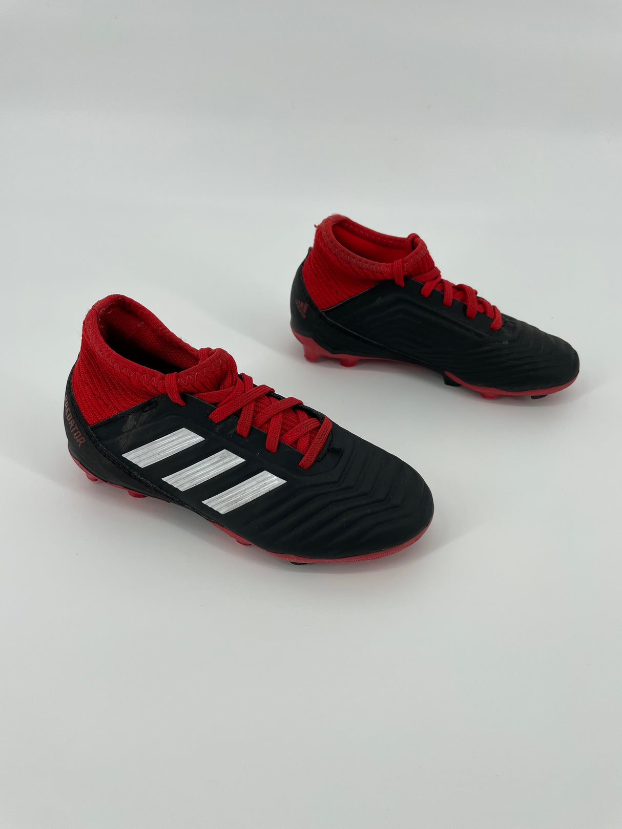 Predator Voetbalschoenen Zwart Rood Maat 30