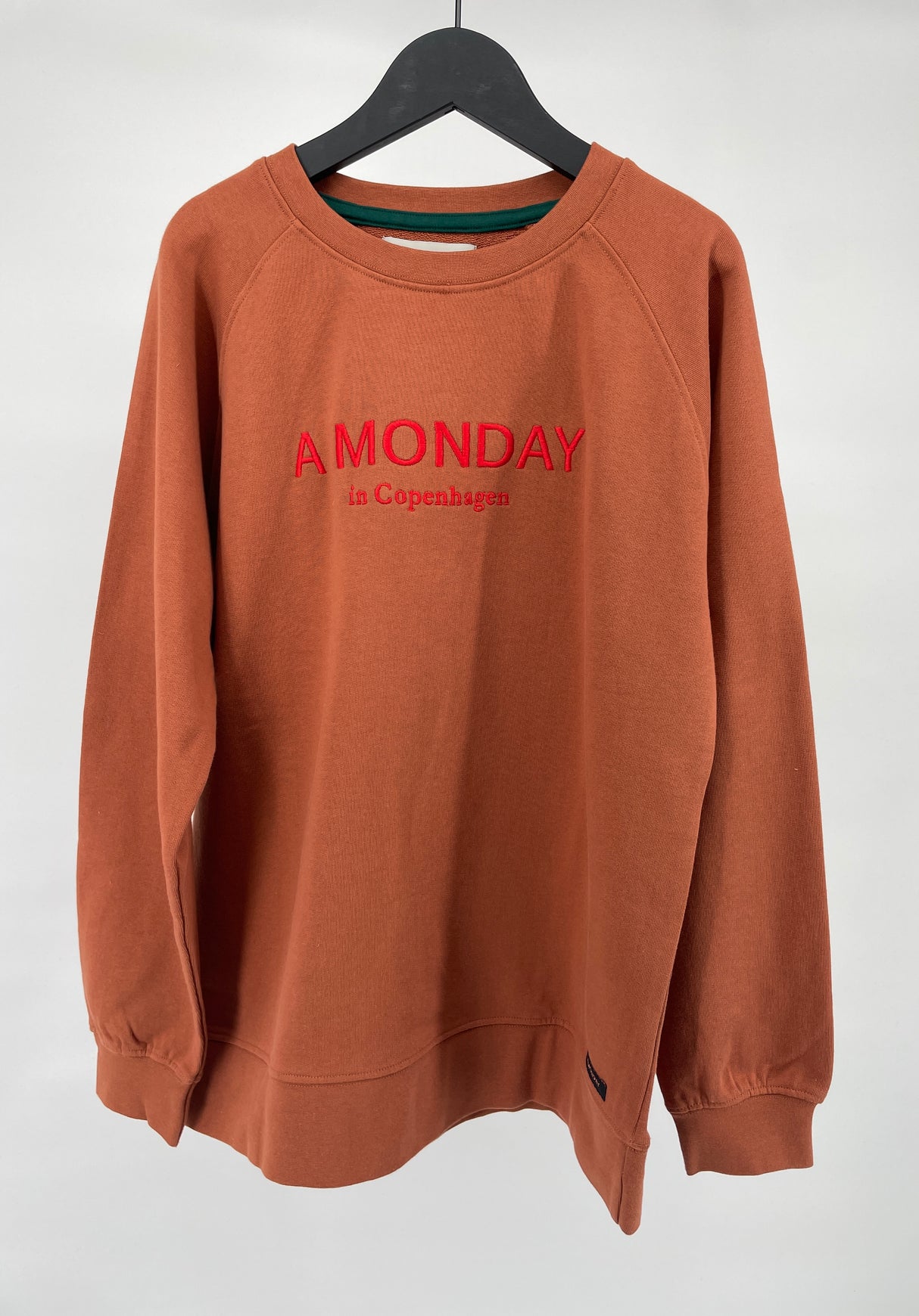 Trui Bruin Logo Maat 152