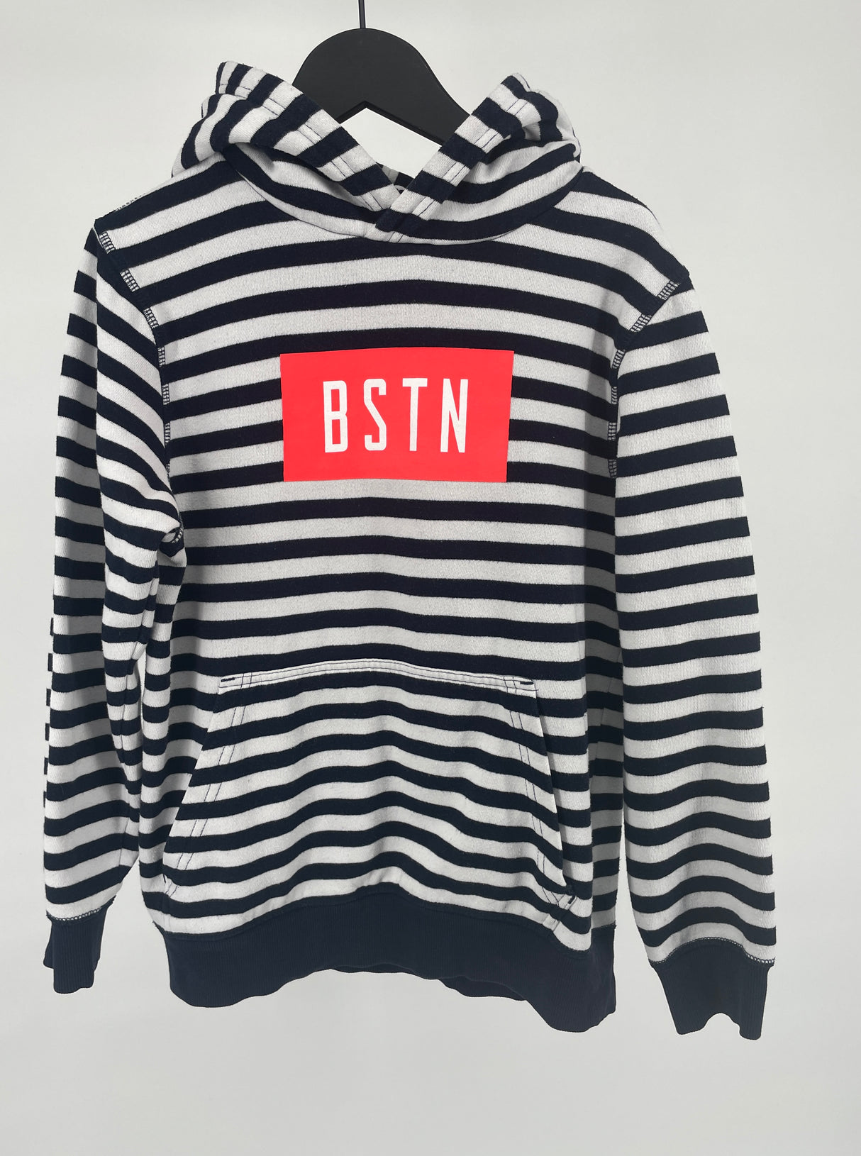 Hoodie Donkerblauw Wit Gestreept met Box Logo Maat 128 / 134