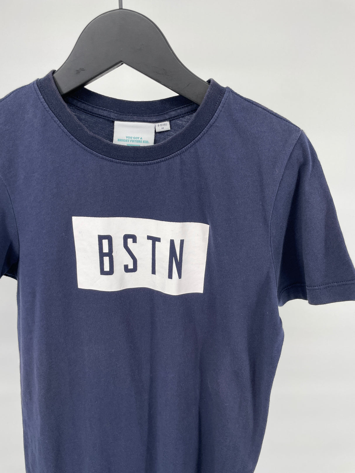 T-shirt Donkerblauw Wit Logo Maat 128 / 134