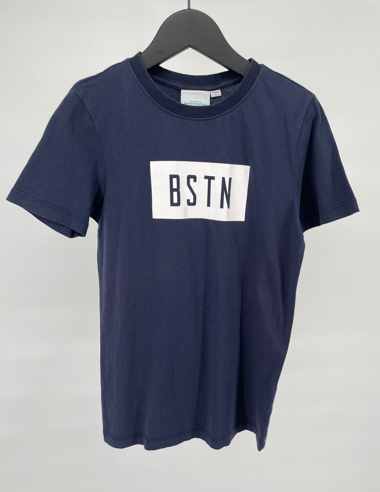 T-shirt Donkerblauw Wit Logo Maat 128 / 134