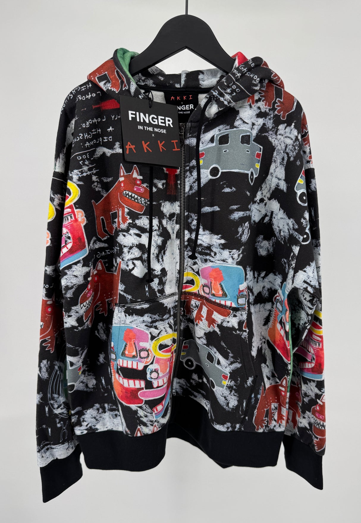 Vest Capuchon Zwart met Kunst Print AKKI Maat 164 / 170