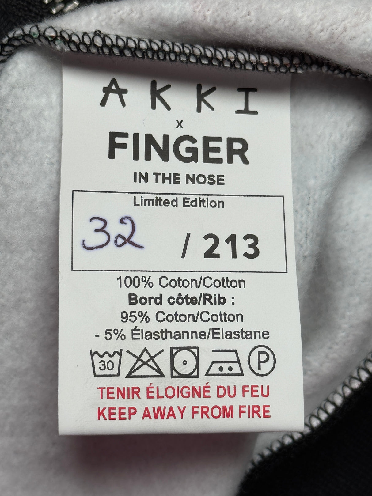 Vest Capuchon Zwart met Kunst Print AKKI Maat 164 / 170