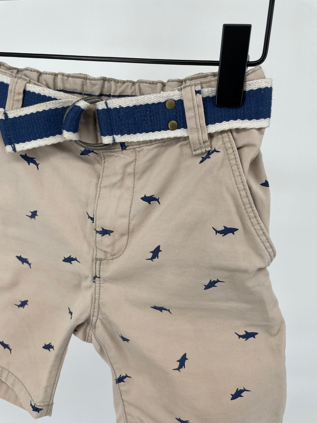 Korte Broek Beige met Haaien Maat 92