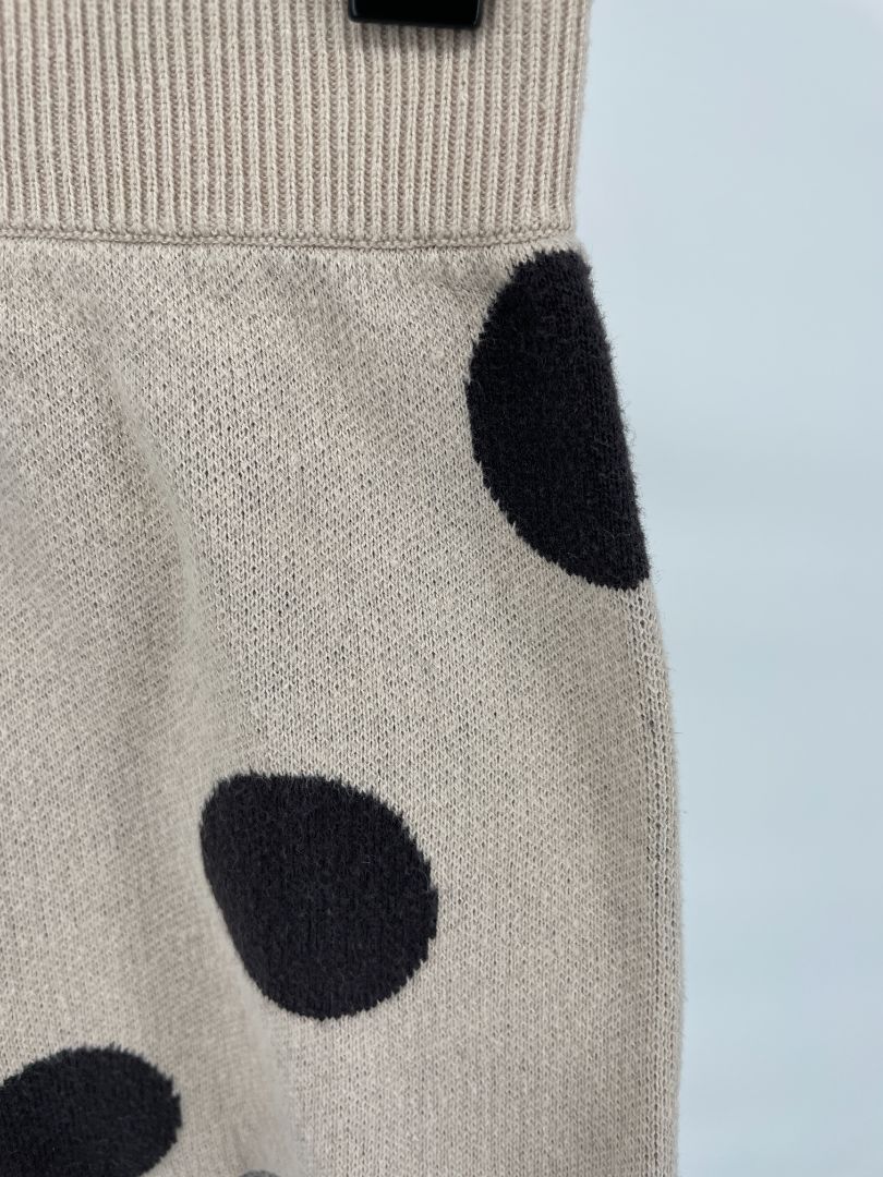 Short Beige Zwarte Stippen Gebreid Maat 98