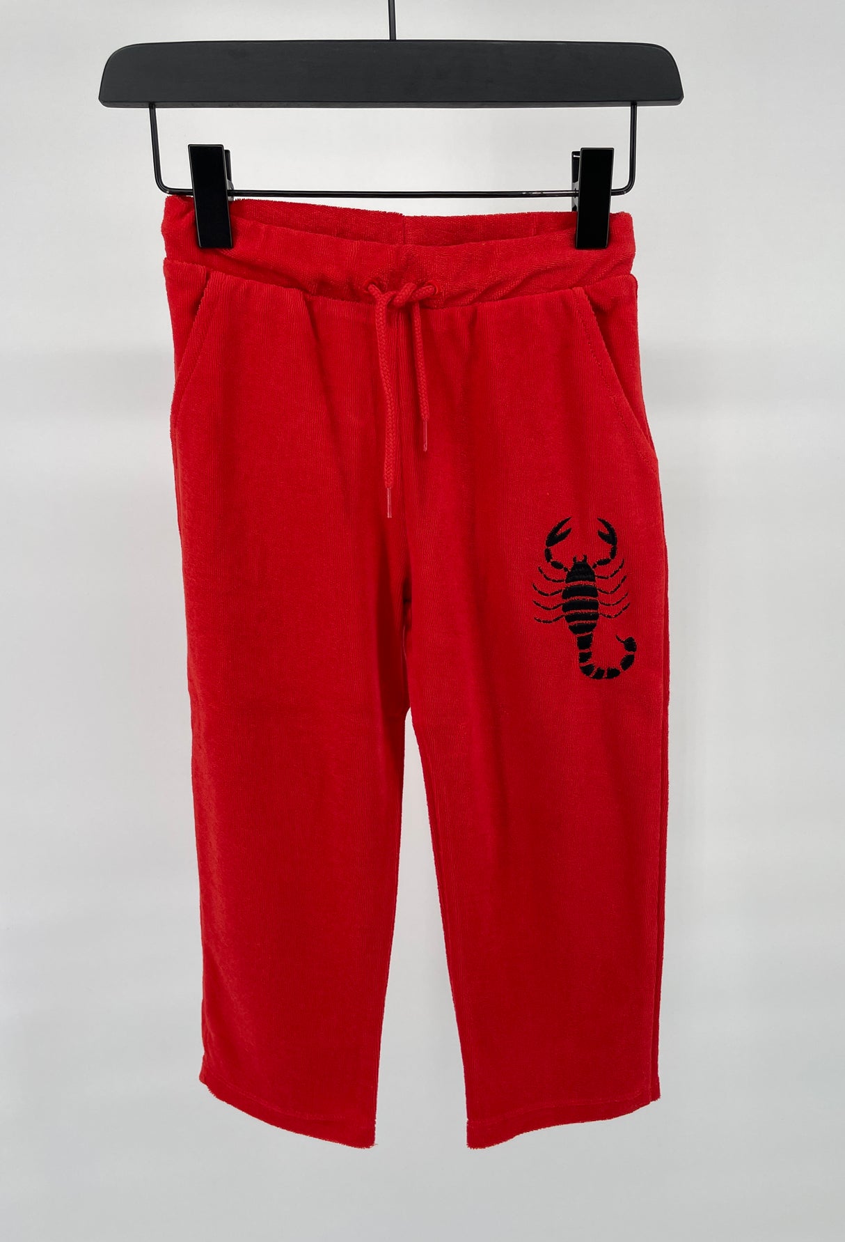 Joggingbroek Rood Schorpioen Maat 92 / 98
