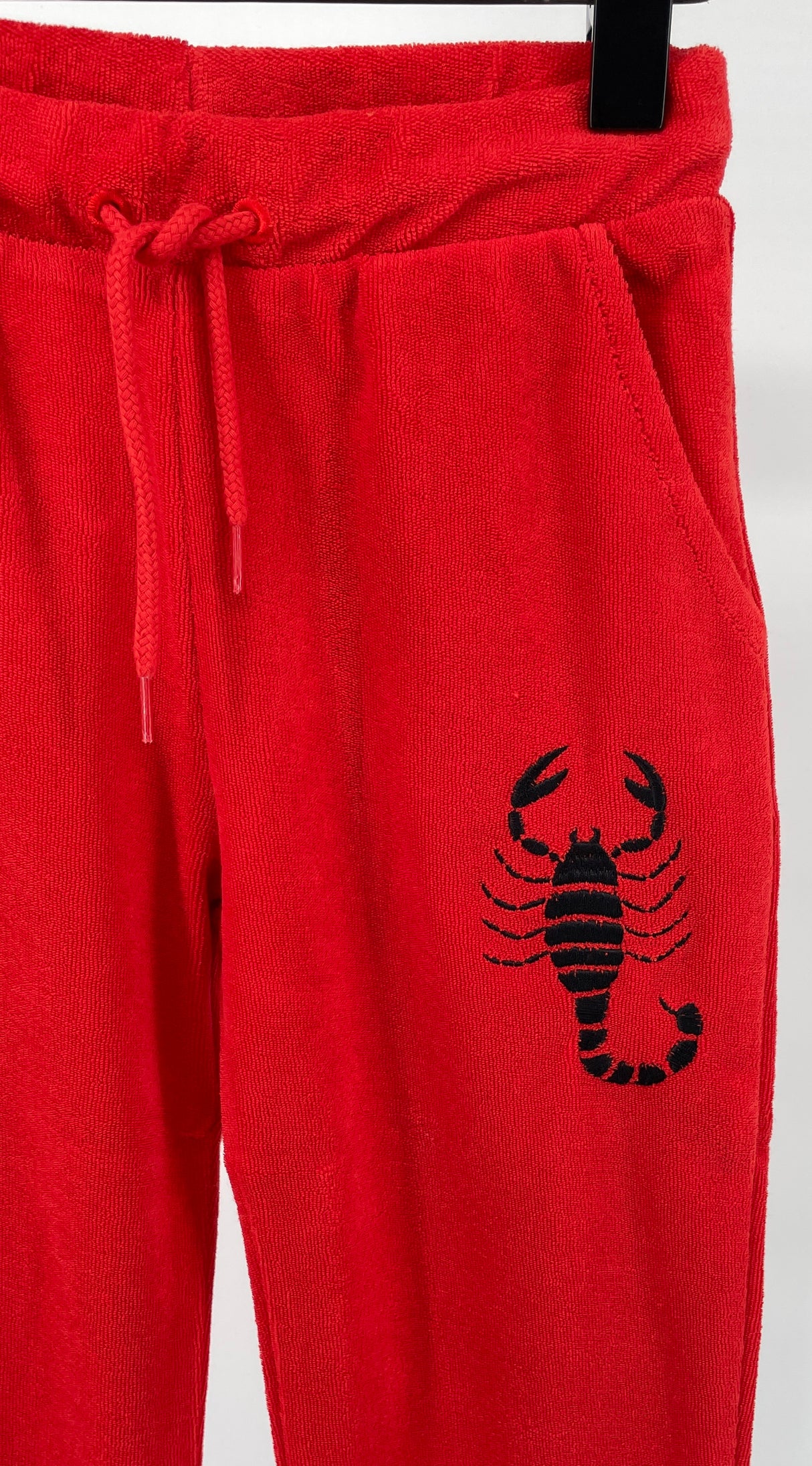 Joggingbroek Rood Schorpioen Maat 92 / 98