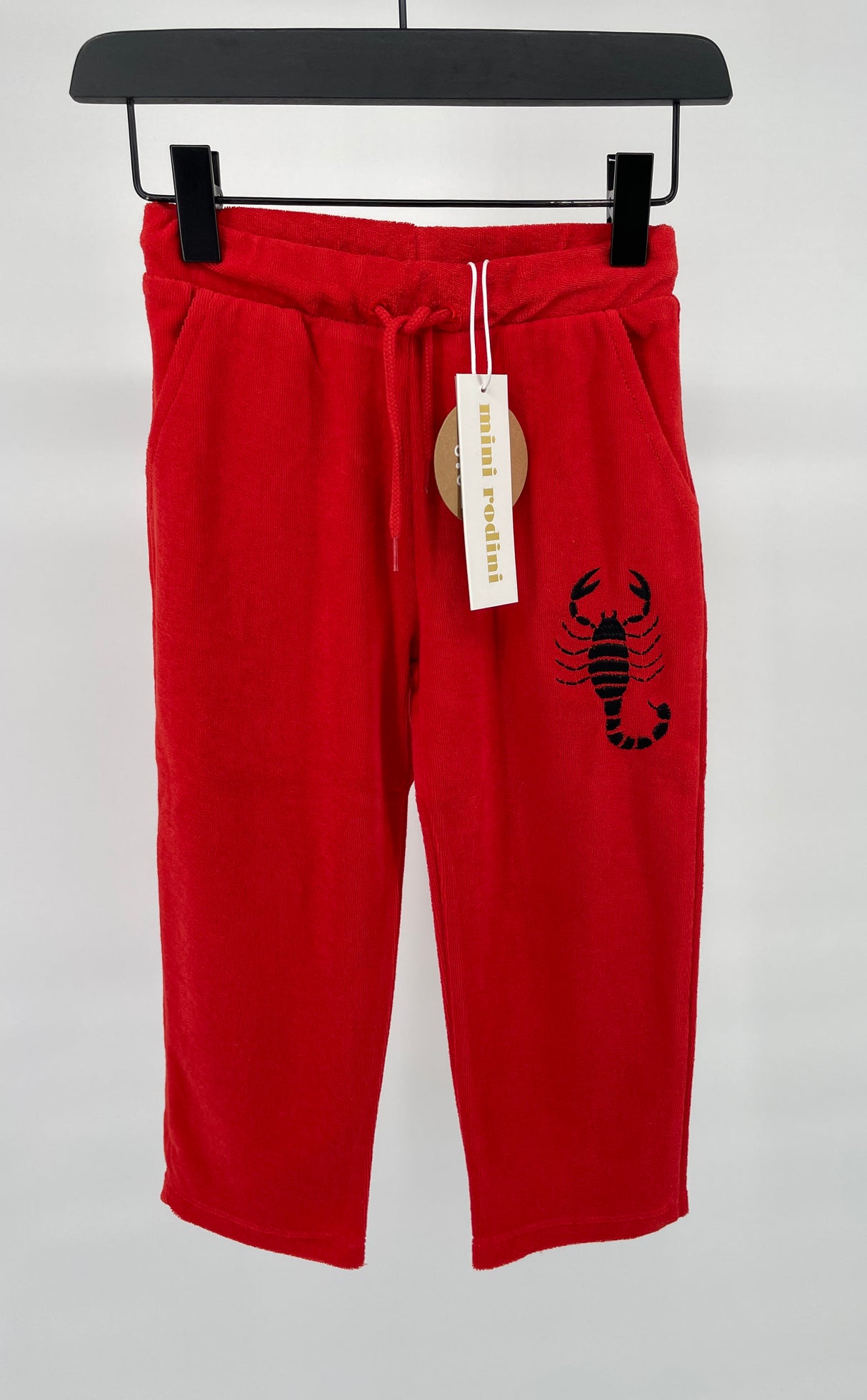 Joggingbroek Rood Schorpioen Maat 92 / 98