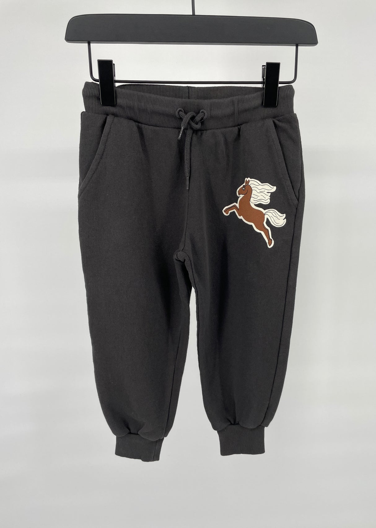 Joggingbroek Zwart Paard Maat 92 / 98