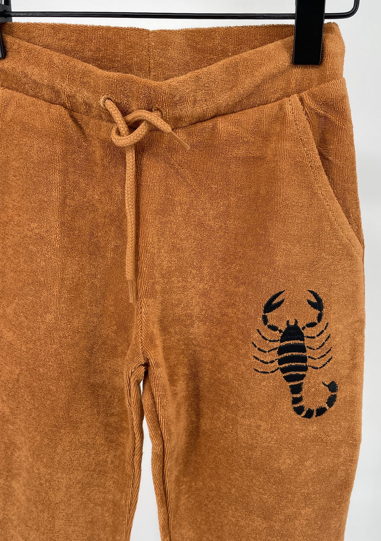 Joggingbroek Bruin Schorpioen Maat 92 / 98