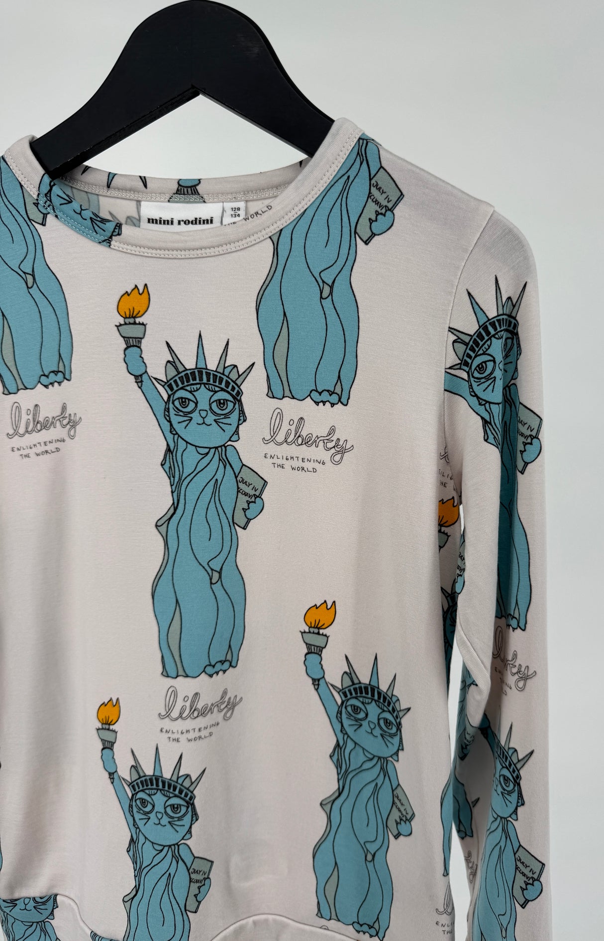 Longsleeve Beige New York Vrijheidsbeeld Print Maat 128 / 134