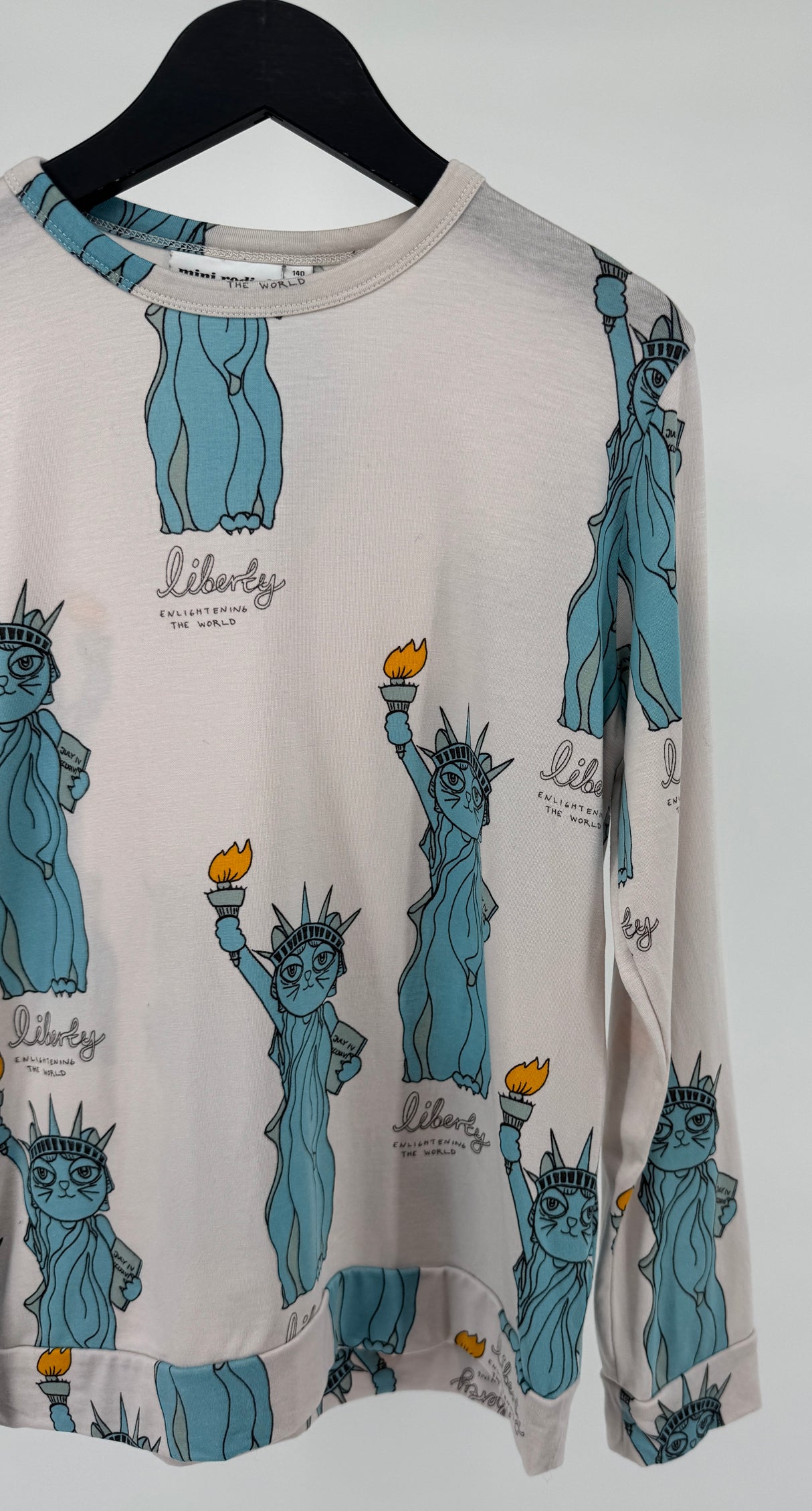 Longsleeve Beige New York Vrijheidsbeeld Print Maat 140 / 146