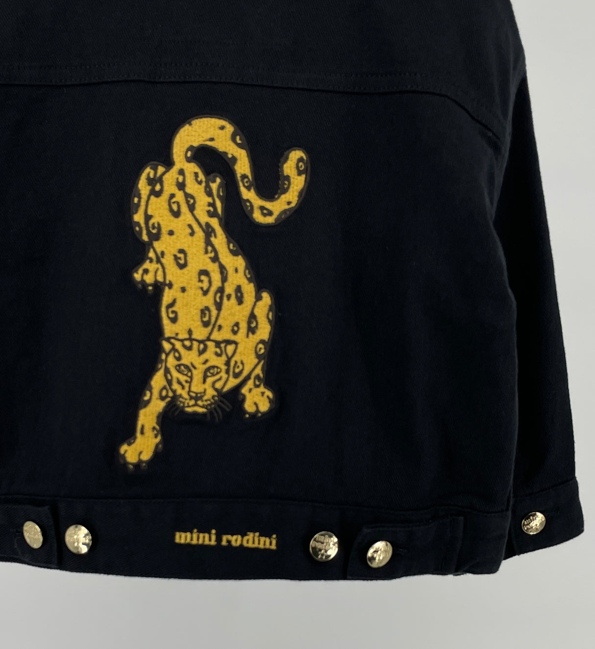 Spijkerjasje Zwart Luipaard Maat 92 / 98