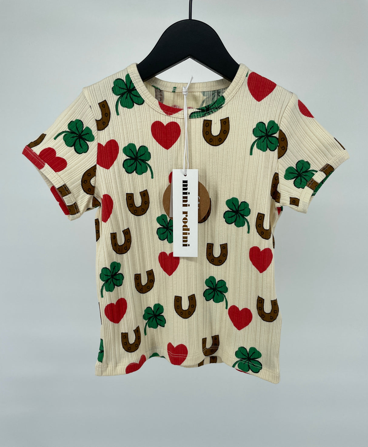 T-shirt Beige Hartjes Klavertjes Hoefijzers Print