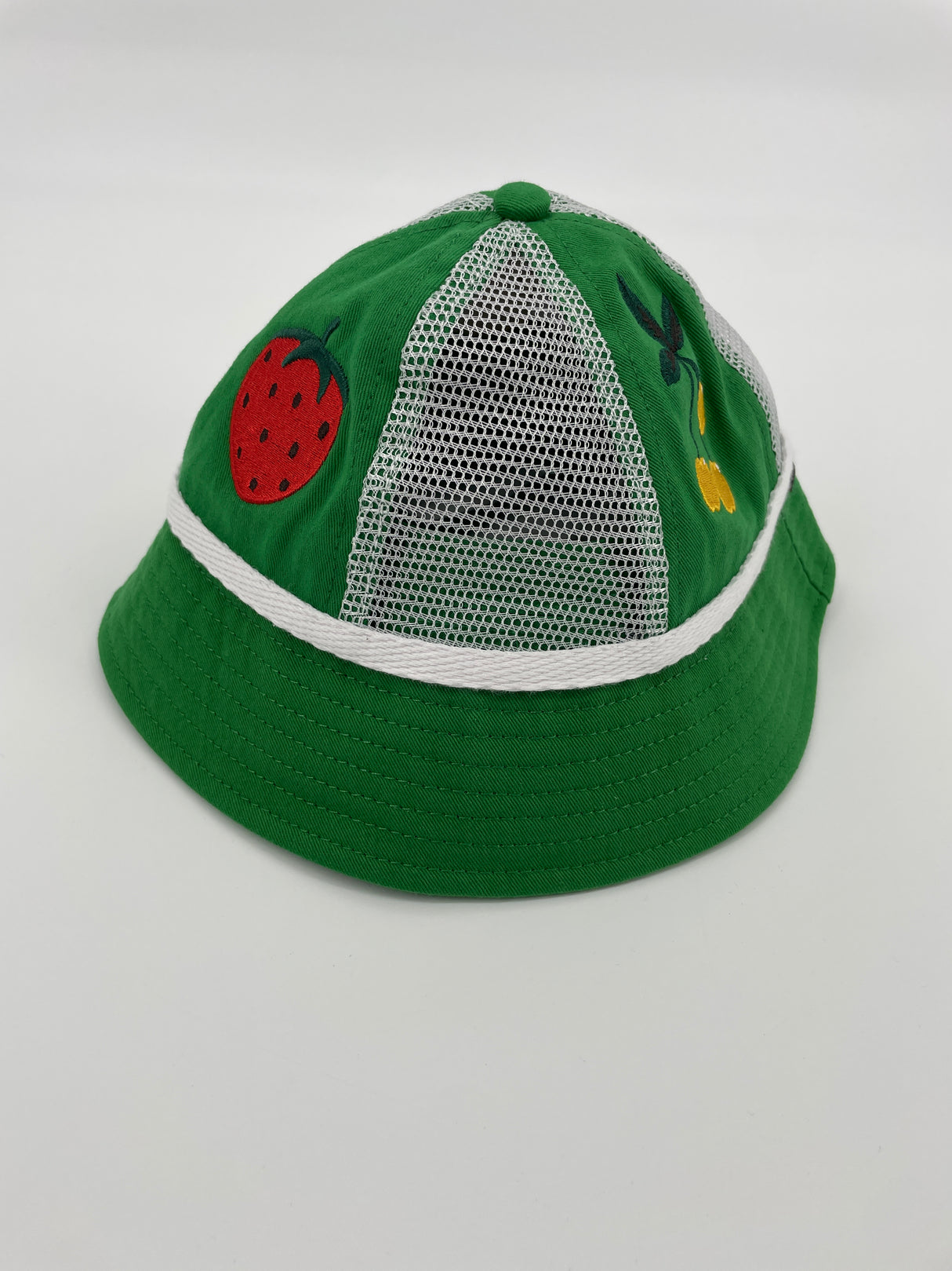 Zonnehoedje Groen Wit met Zomerfruit