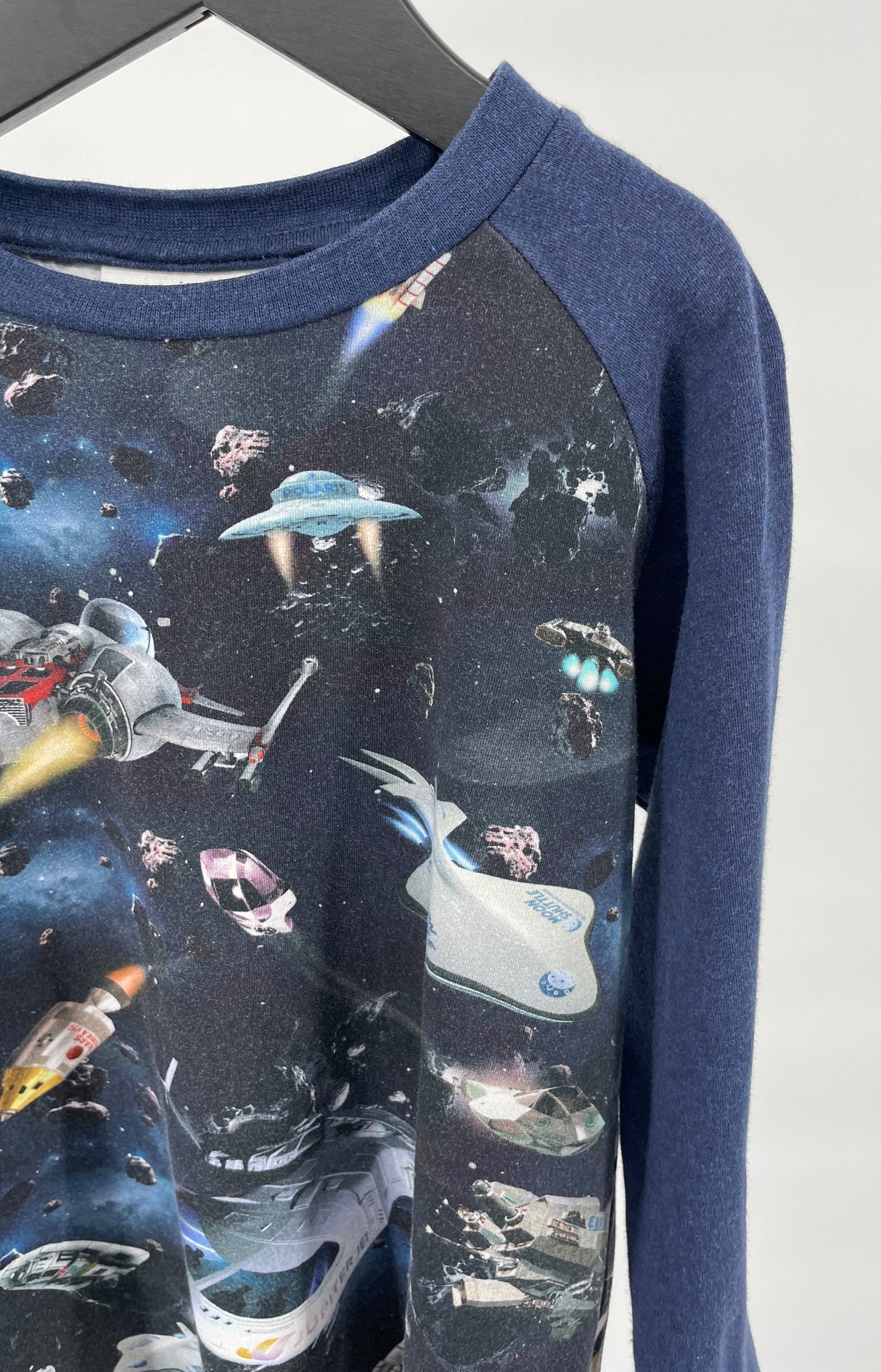 Longsleeve Donkerblauw Ruimteprint Maat 110