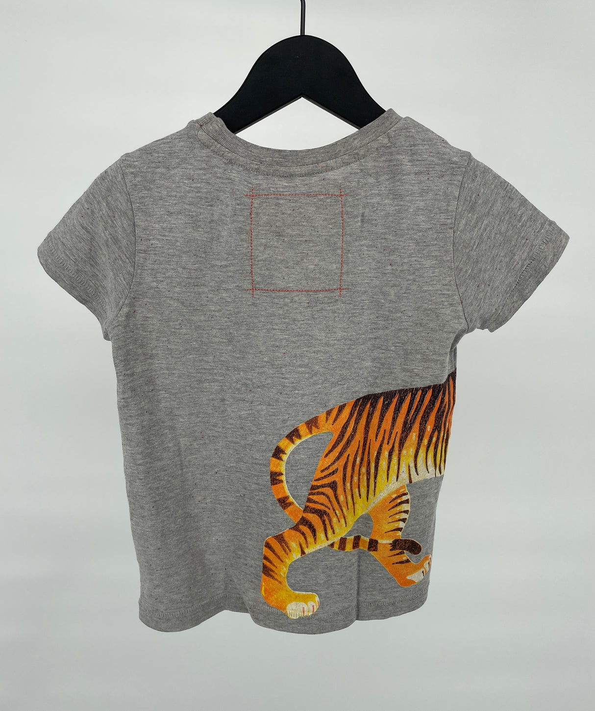 T-shirt Grijs met Tijger Maat 110