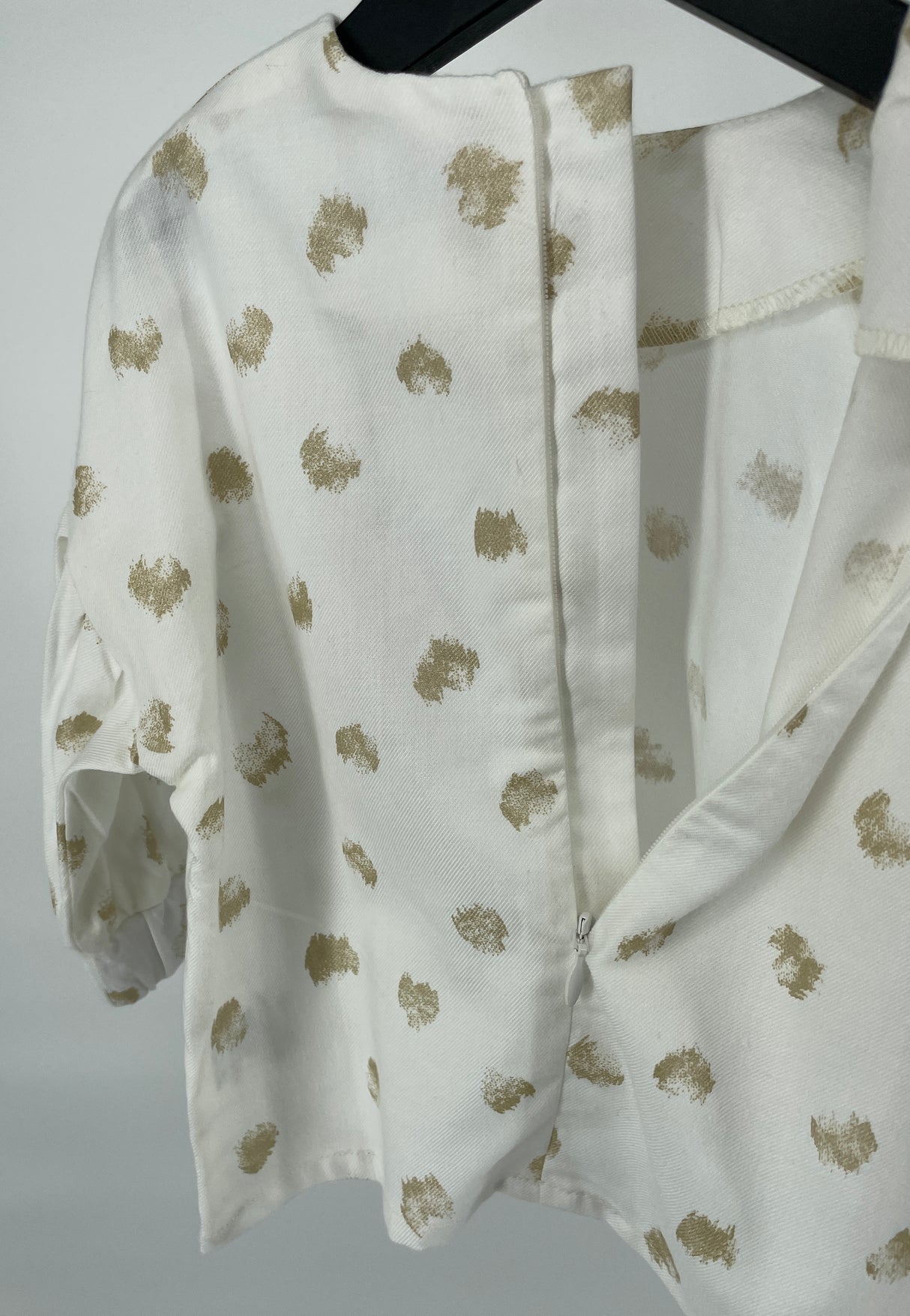 Top Lange Mouw Beige Gouden Stippen Maat 74