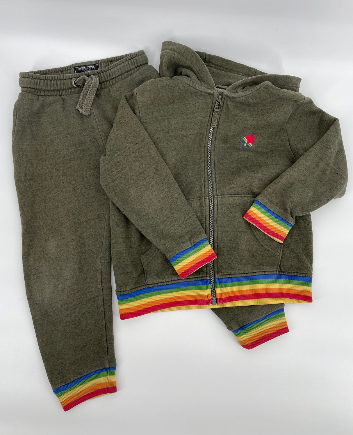 Joggingpak Groen met Regenboog Details Maat 116