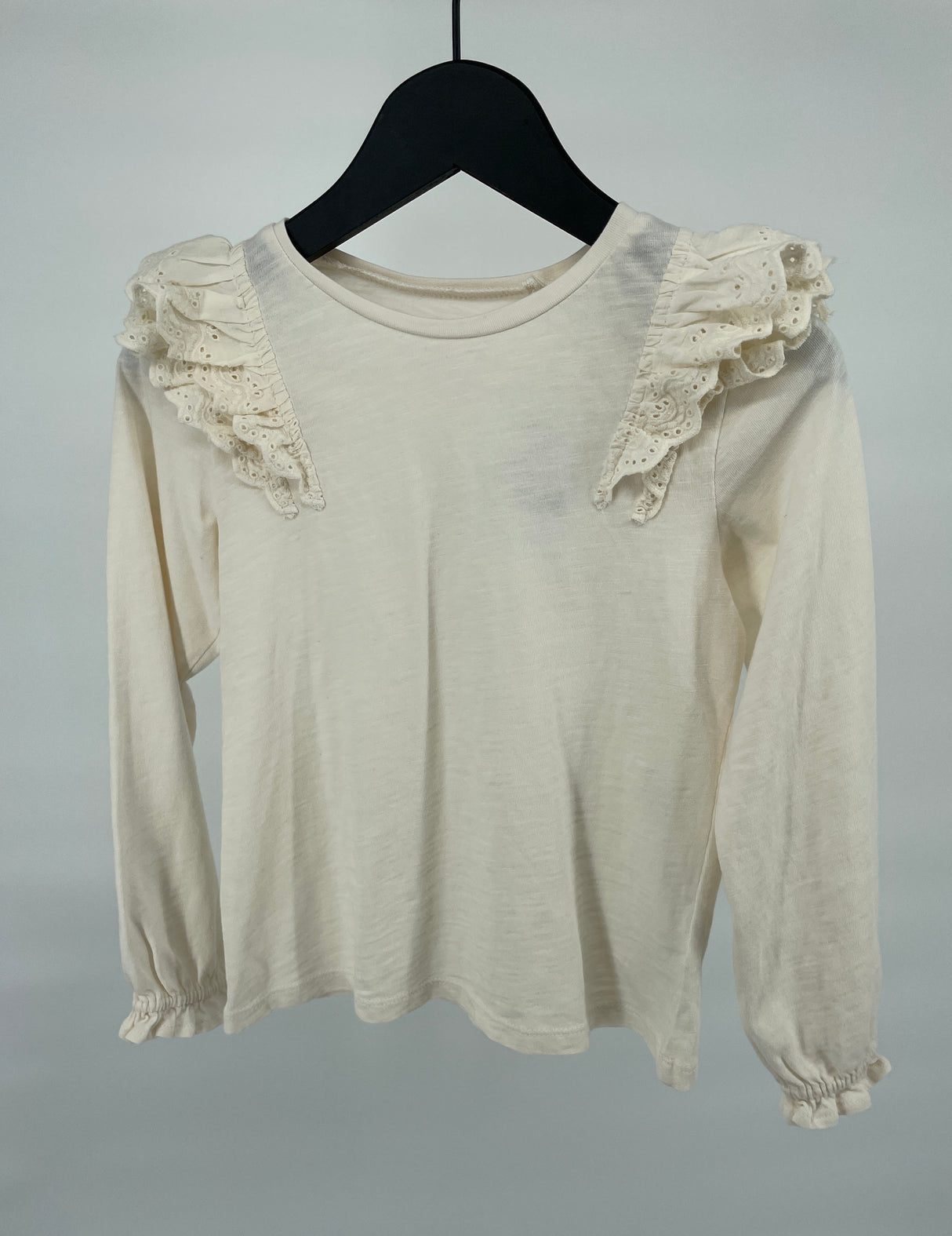 Top Lange Mouw Beige Roesjes Broderie Details Maat 110