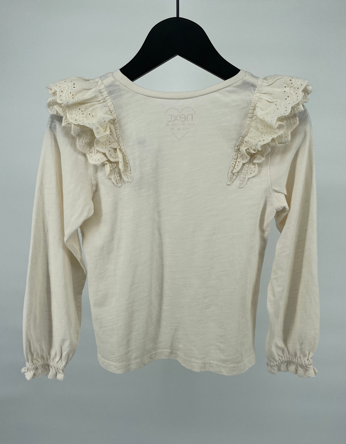 Top Lange Mouw Beige Roesjes Broderie Details Maat 110