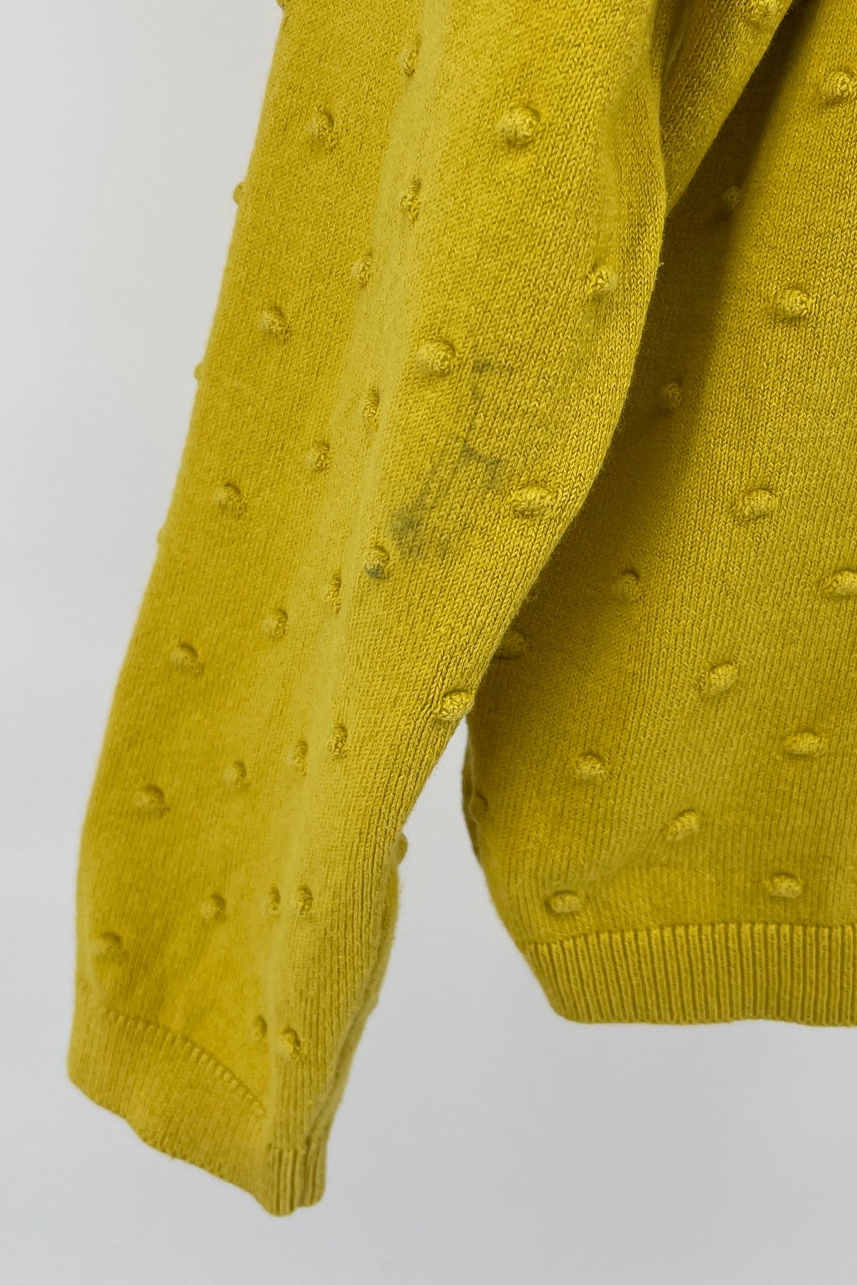 Vestje Oker Geel met Stipjes Maat 98 / 104