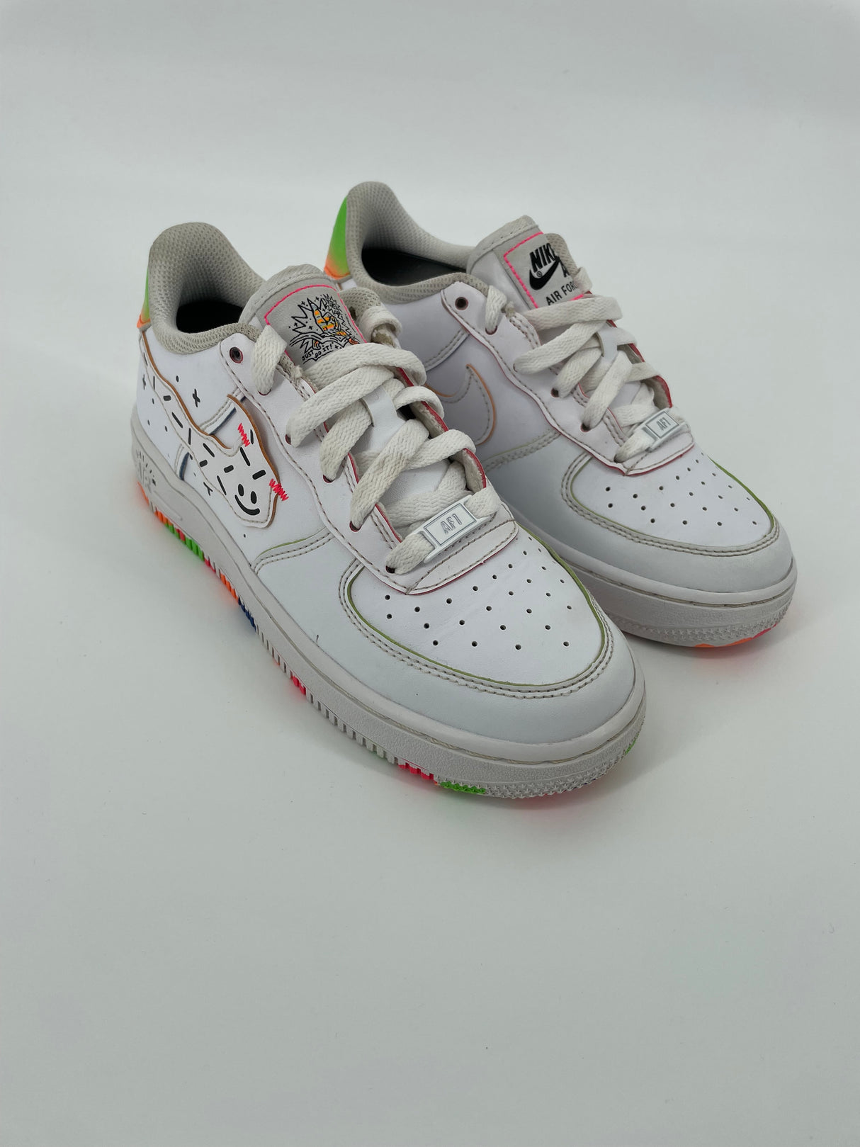 Air Force 1 LV8 Wit Smiley Multicolor Zool
