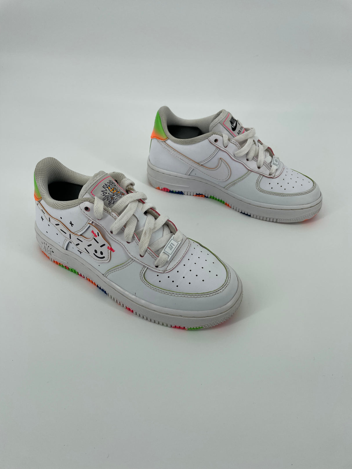 Air Force 1 LV8 Wit Smiley Multicolor Zool