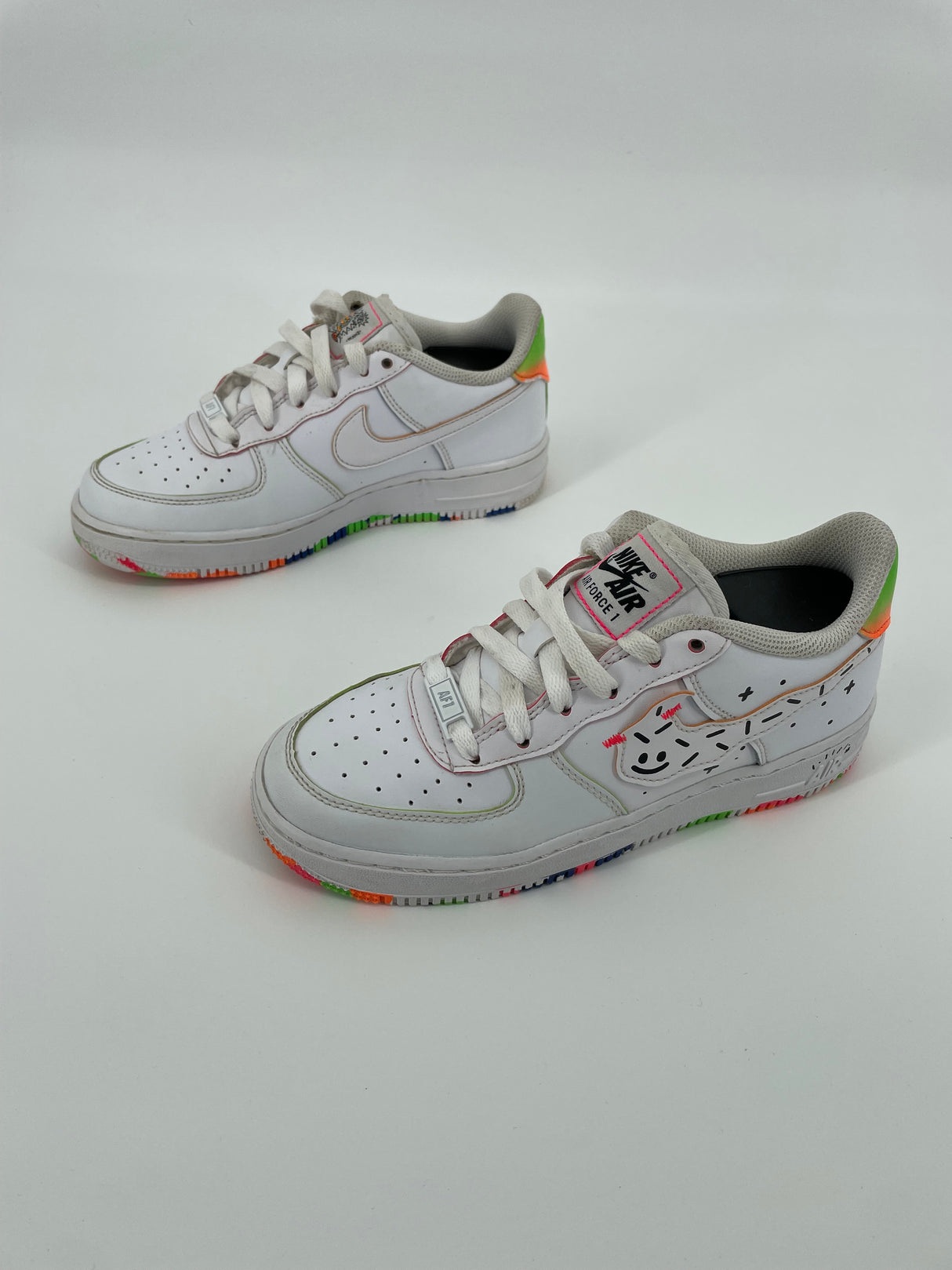 Air Force 1 LV8 Wit Smiley Multicolor Zool