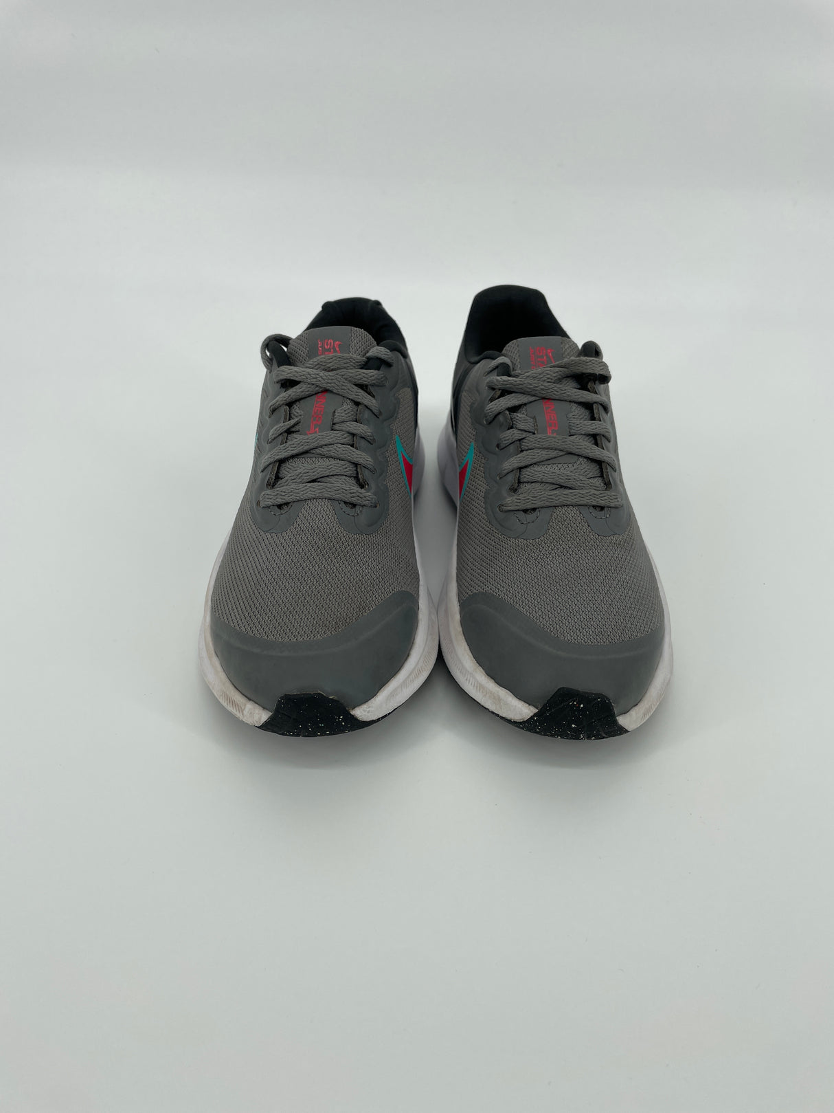 Star Runner 3 Hardloopschoenen Grijs Zwart Rood Maat 35,5