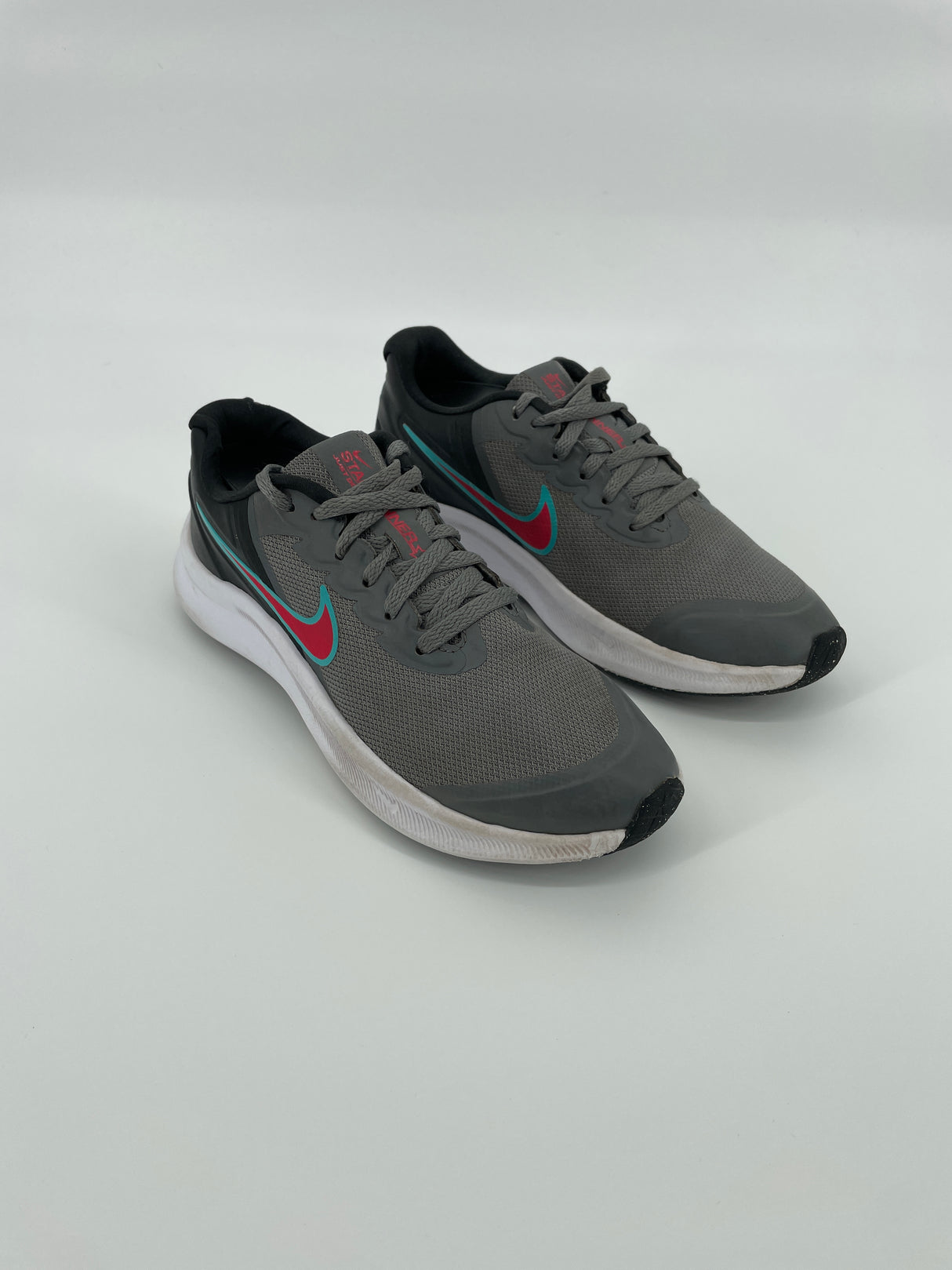 Star Runner 3 Hardloopschoenen Grijs Zwart Rood Maat 35,5