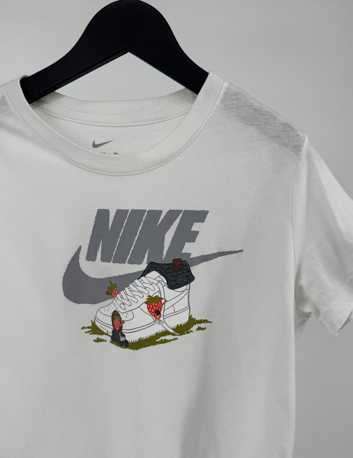 T-shirt Wit Schoen met Aardbei Maat 152 / 158