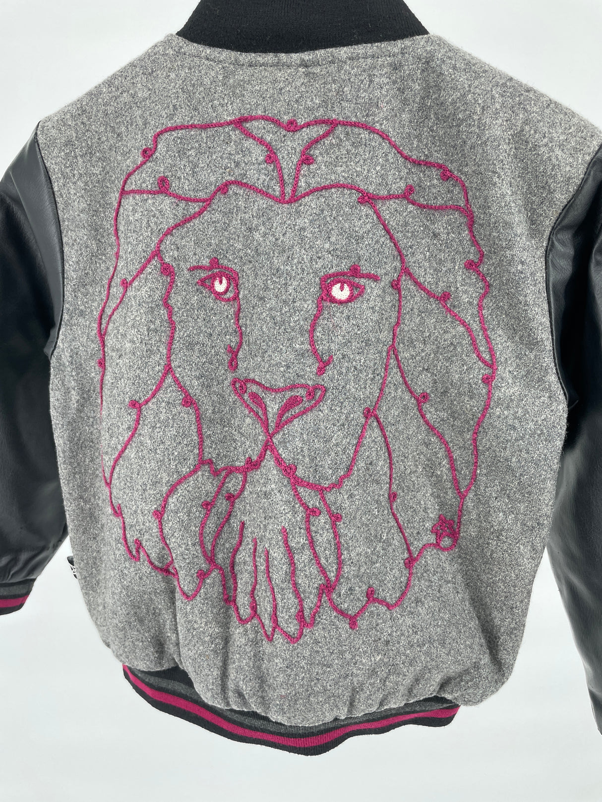 Baseball Jas Grijs Zwart Leeuw Maat 98 - 104