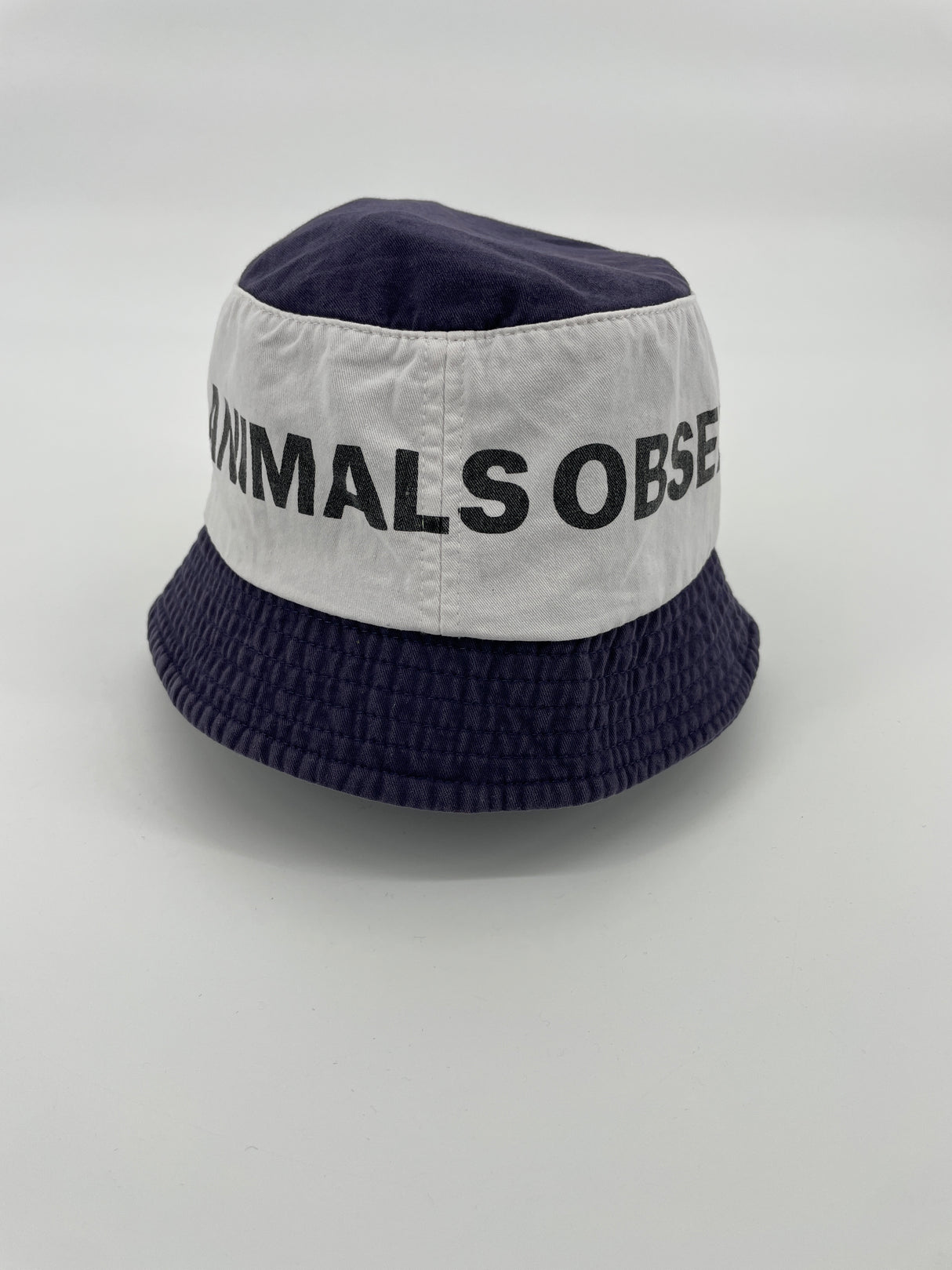 Vissershoedje Donkerblauw Wit Logo