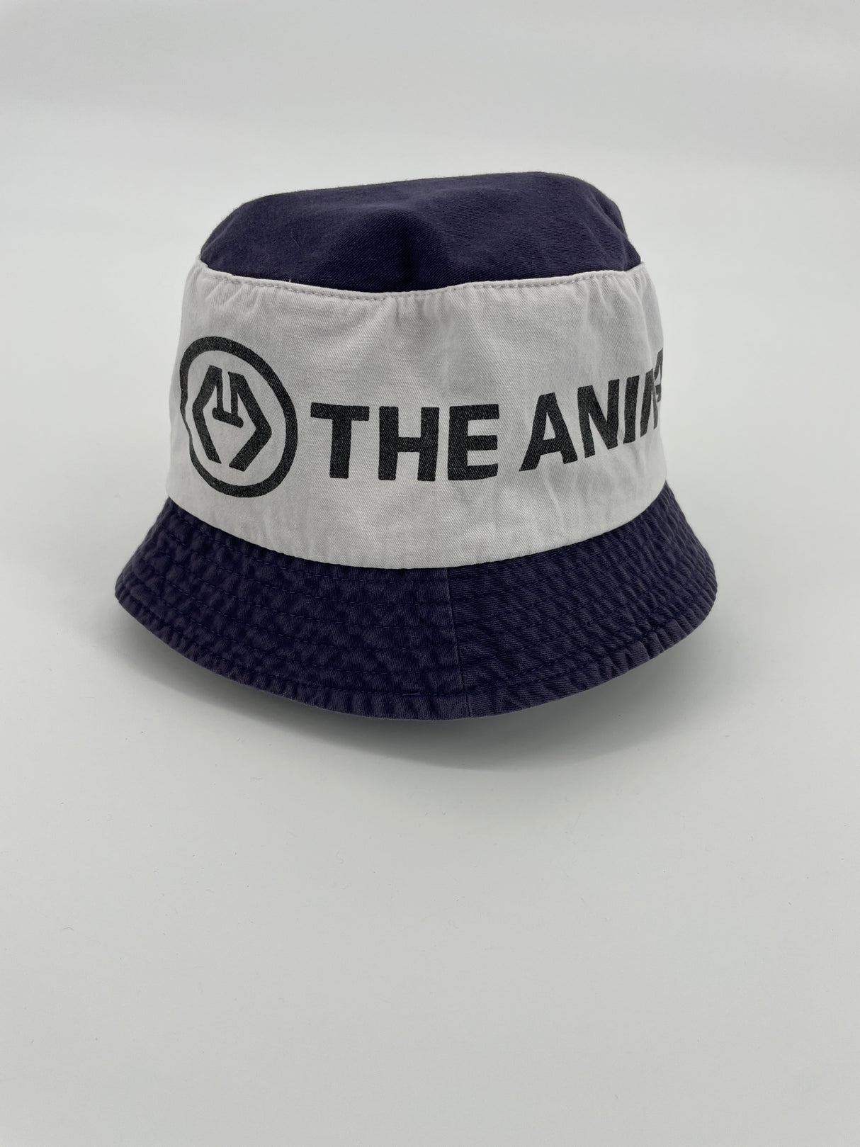 Vissershoedje Donkerblauw Wit Logo