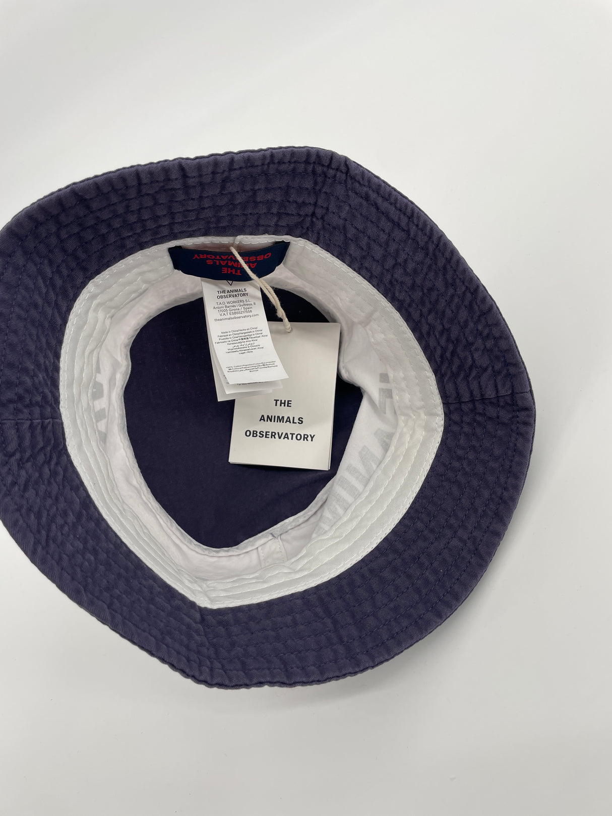 Vissershoedje Donkerblauw Wit Logo