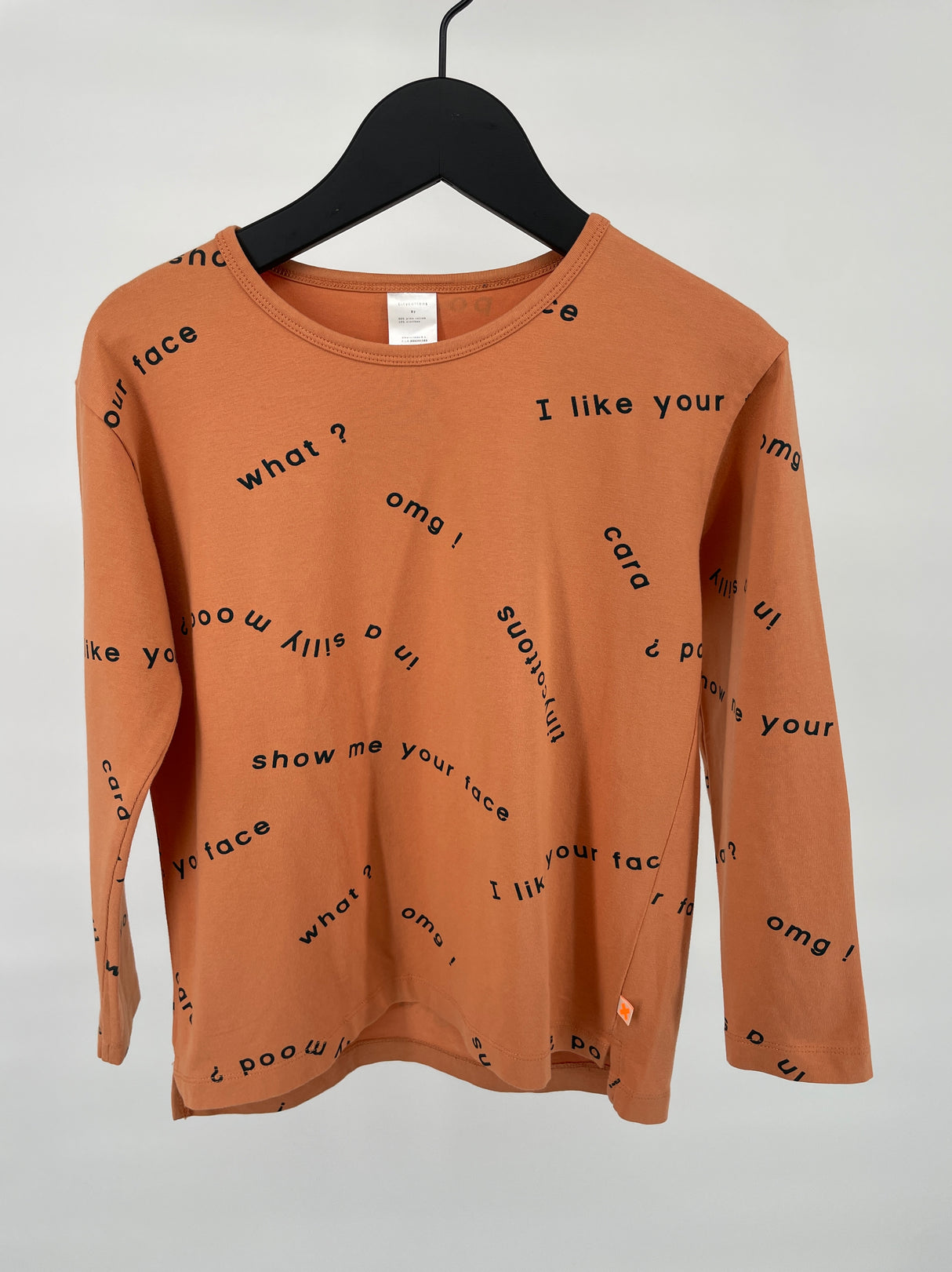 Longsleeve Oranje Woorden Print Maat 128