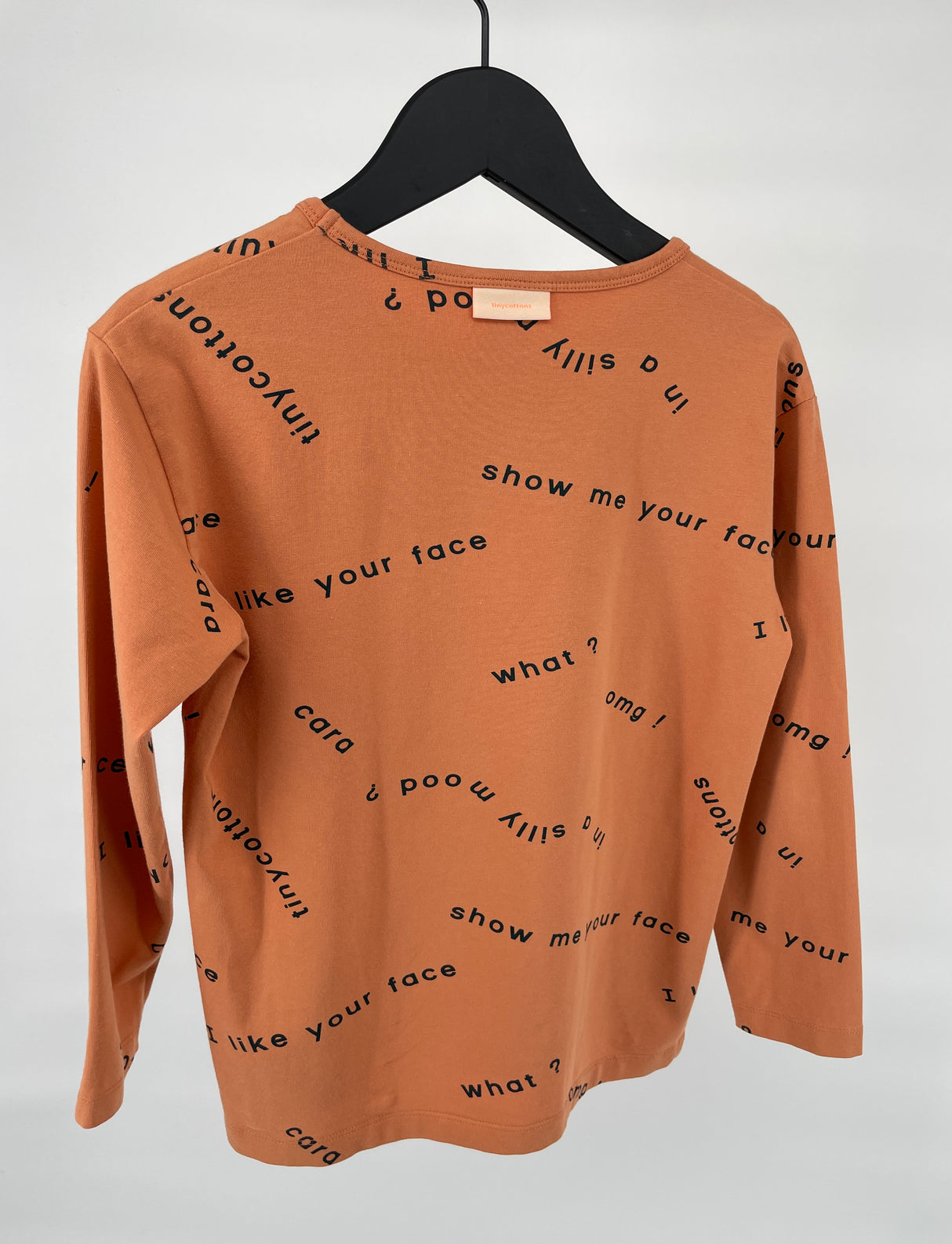 Longsleeve Oranje Woorden Print Maat 128