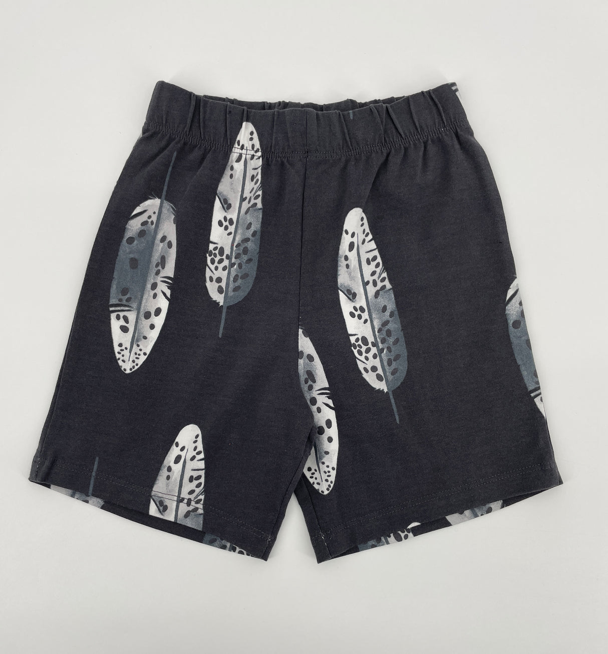 Korte Broek Grijs met Veren Print