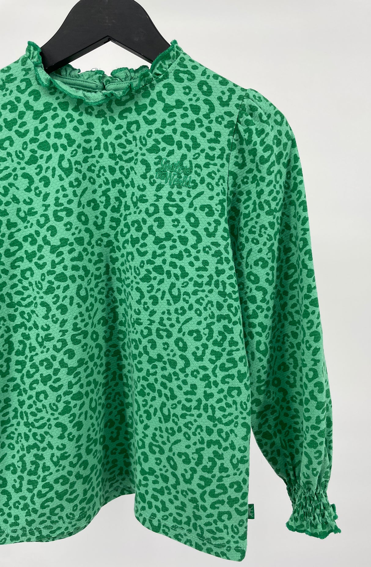 Top Lange Mouw Groen Luipaard Print Roesjes Maat 122 / 128