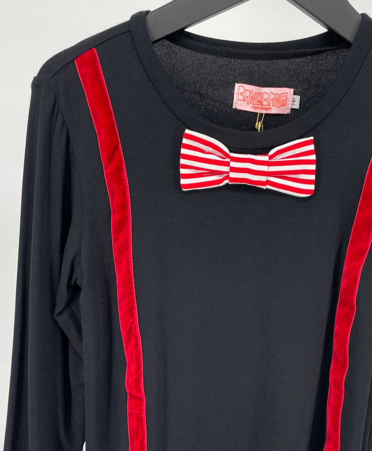 Longsleeve Zwart Rood Strikje Bretels Maat 128