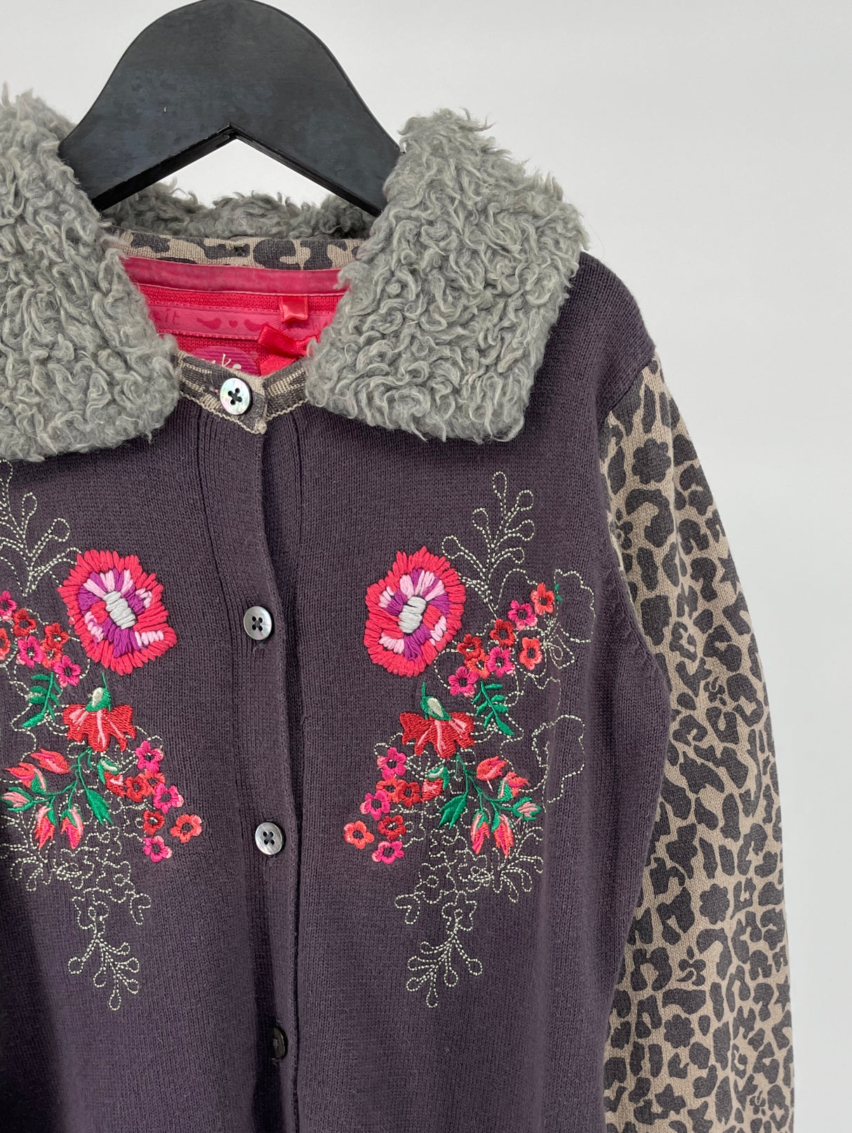 Vest Grijs Luipaard Bloemen Maat 122 / 128