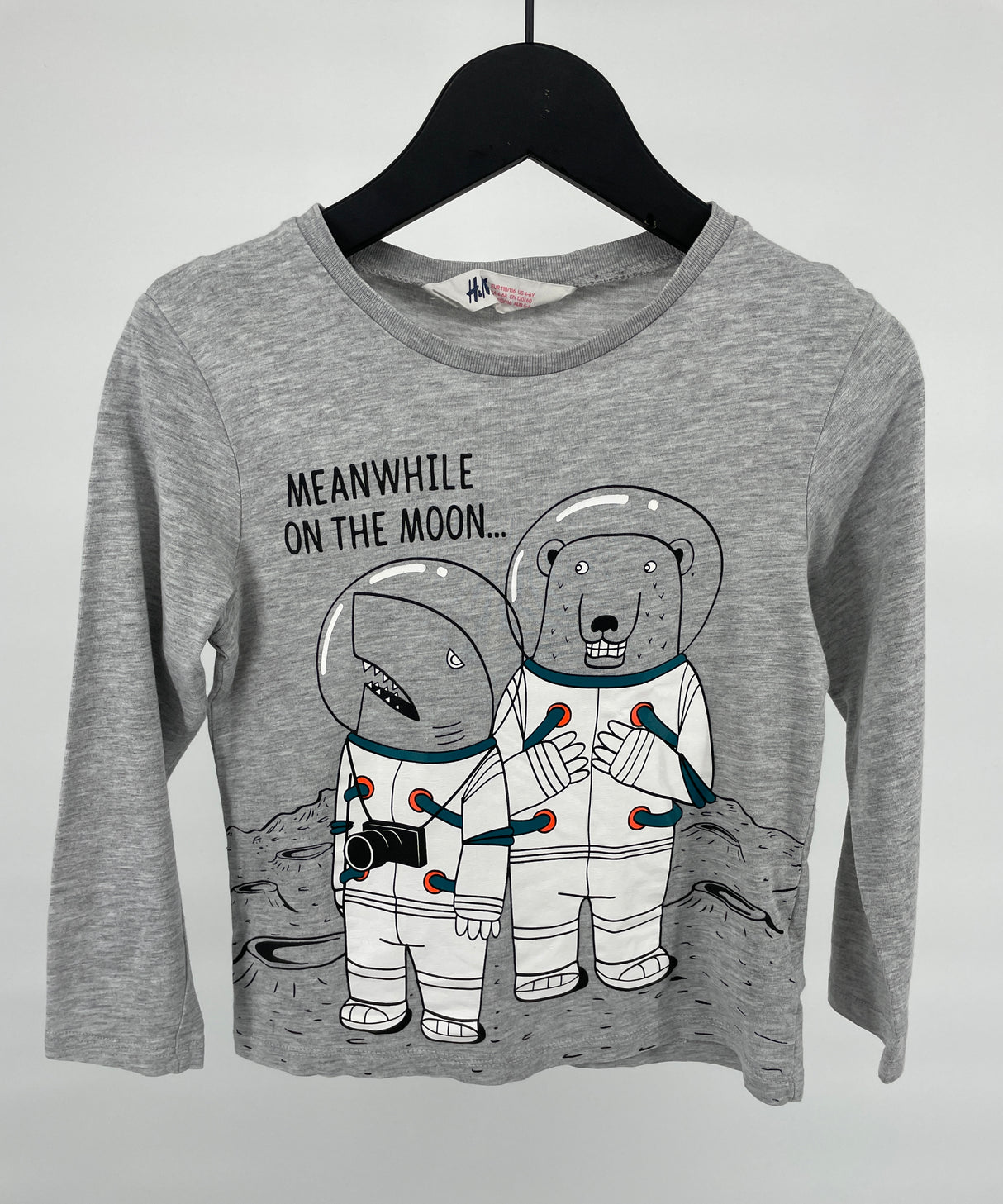 Longsleeve Grijs Beer en Haai in de Ruimte Maat 110 / 116
