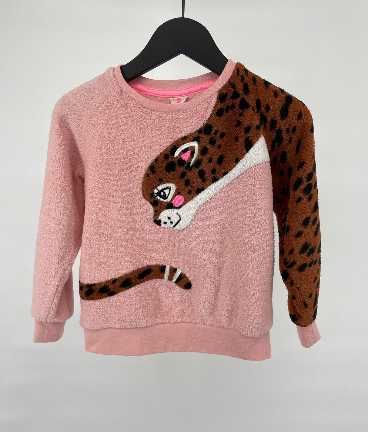 Pyjama Bruin Cheeta Fleece Maat 110 / 116