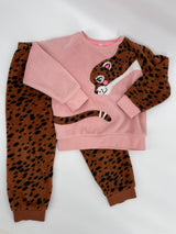 Pyjama Bruin Cheeta Fleece Maat 110 / 116