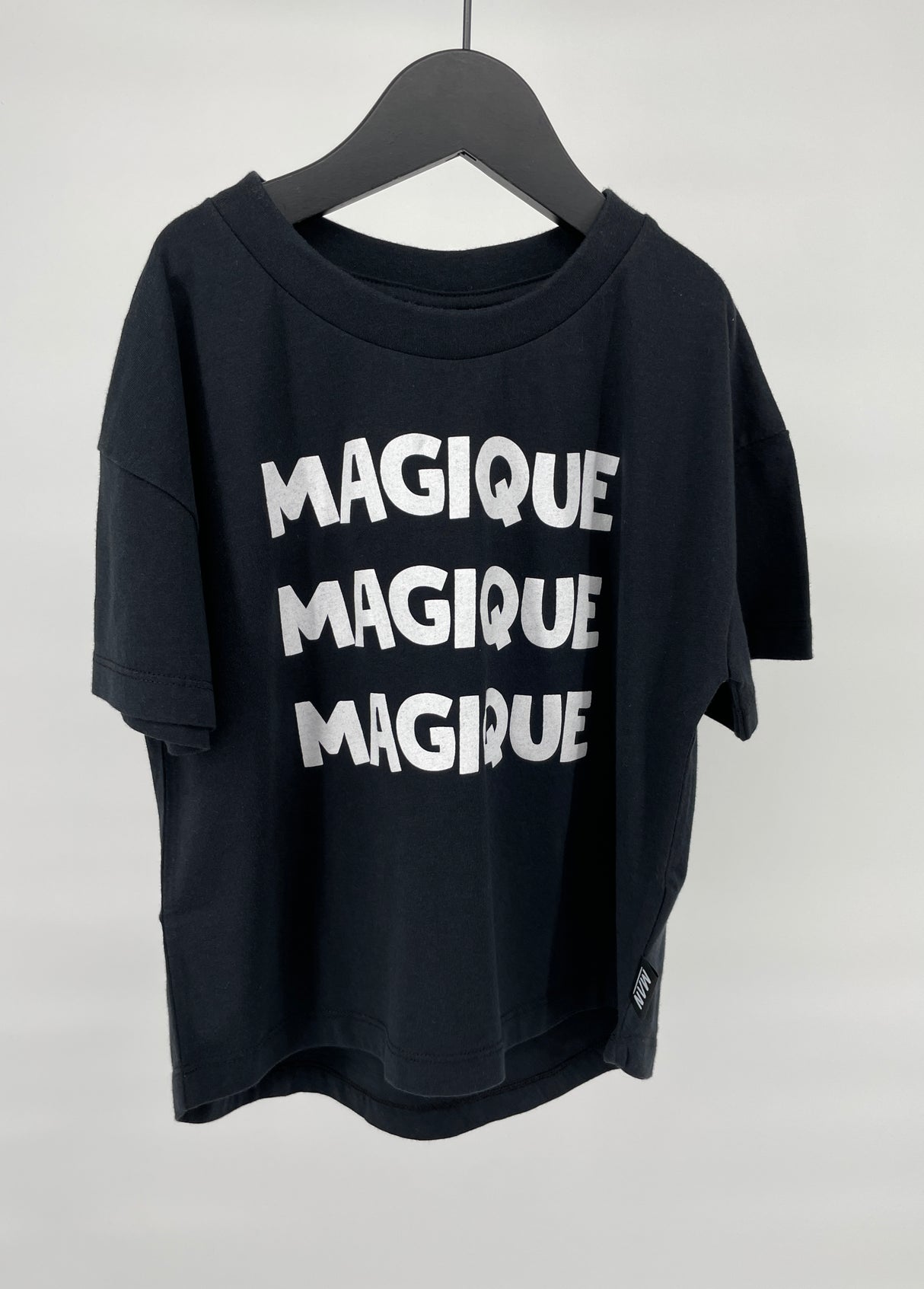 T-shirt Zwart Magique Maat 104 / 110