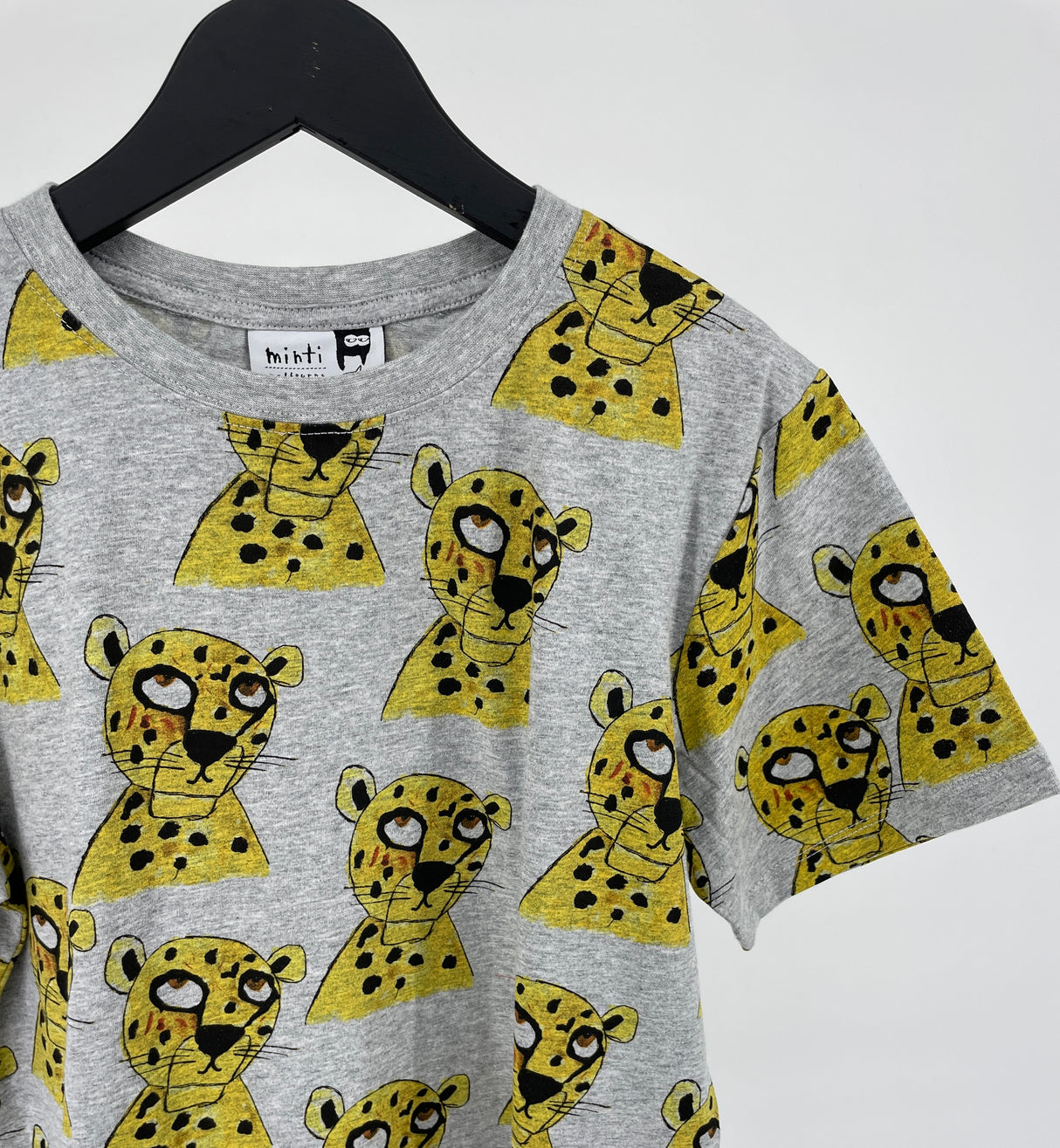 T-shirt Grijs met Cheetahs Maat 152