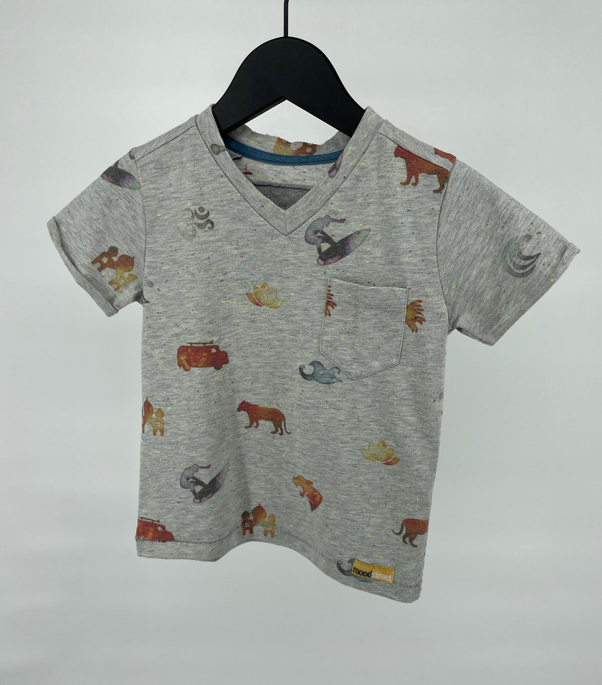 T-shirt Grijs Gemêleerd V-hals met Print Maat 104